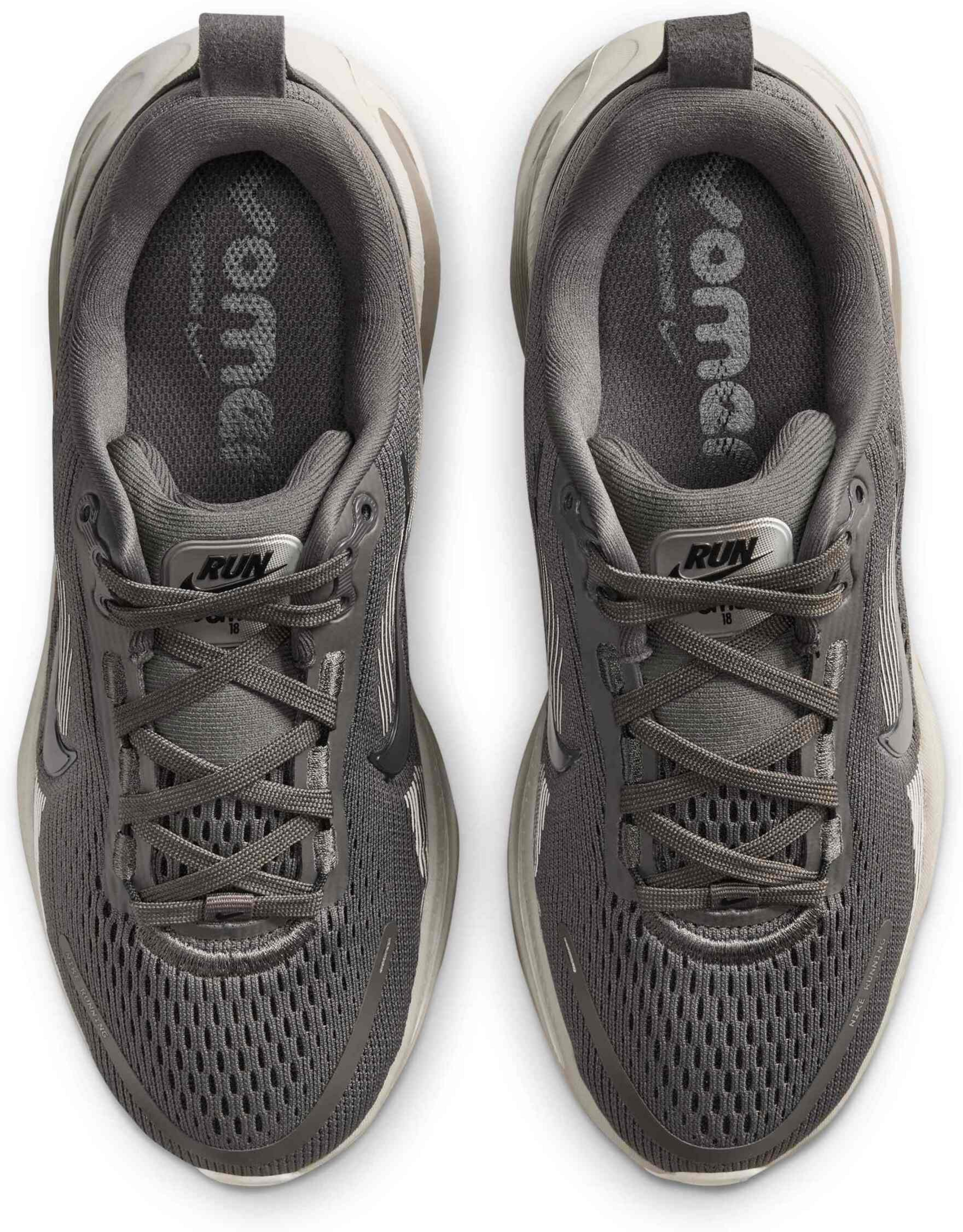 NIKE, Older Kids' Road Running Shoes Vomero 18