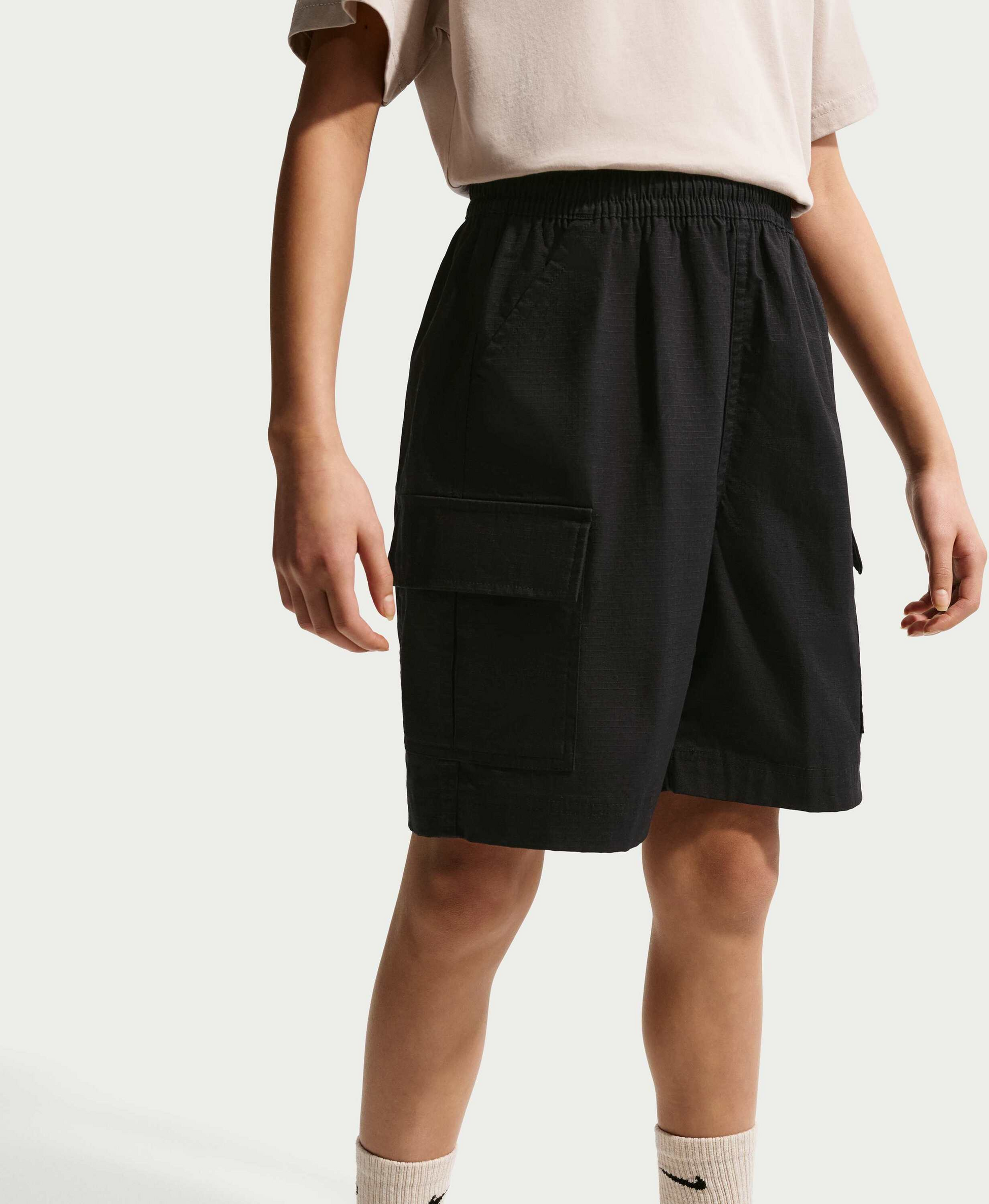 NIKE, Older Kids' Woven Cargo Shorts Sportswear Club