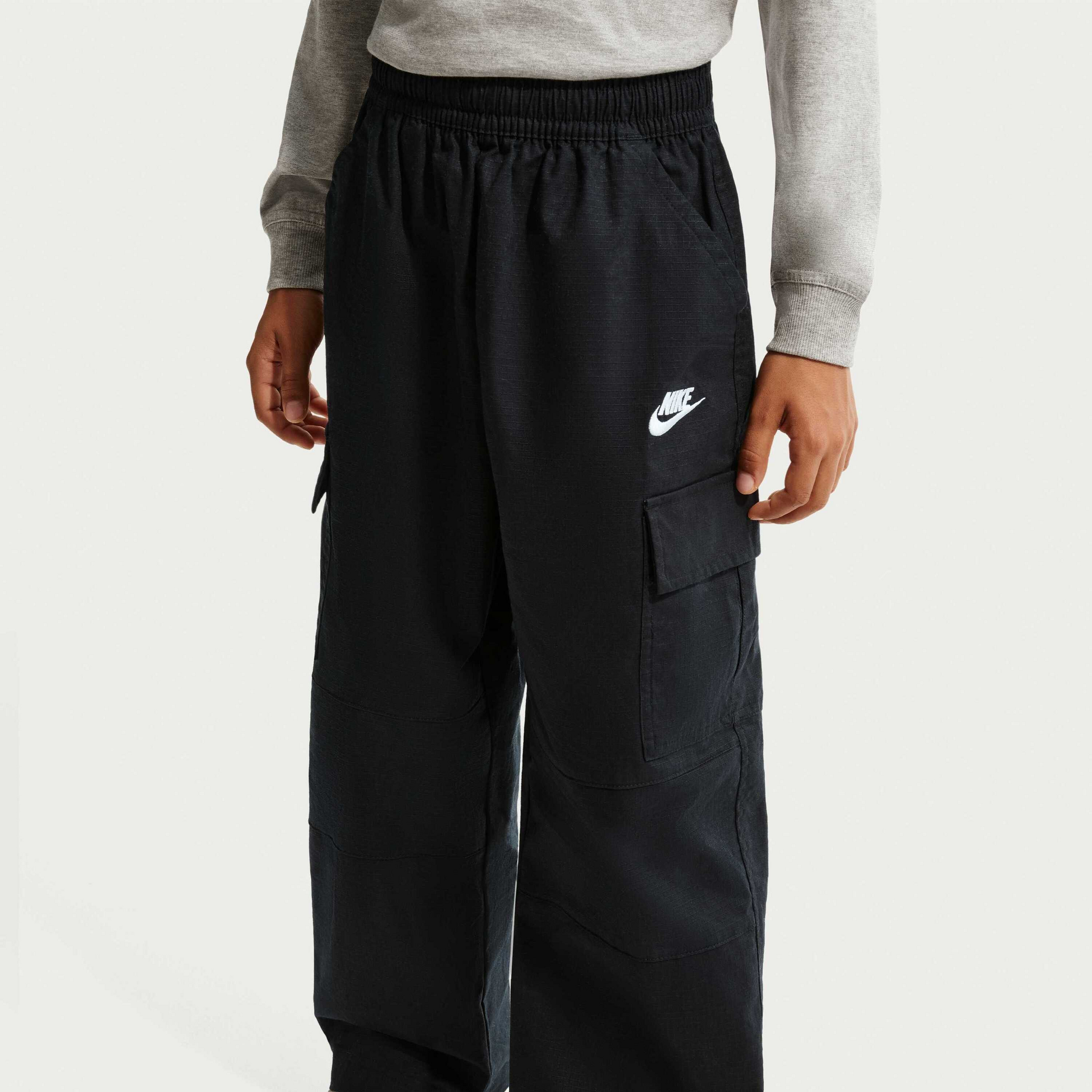 NIKE, Older Kids' Woven Cargo Trousers Sportswear Club