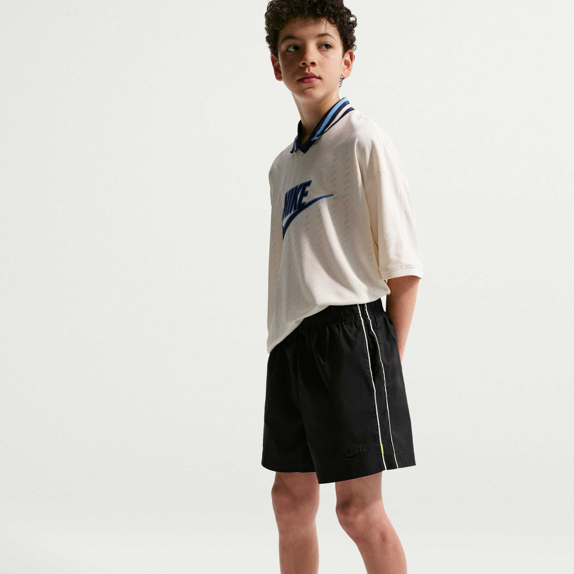 NIKE, Older Kids' Woven Shorts Sportswear