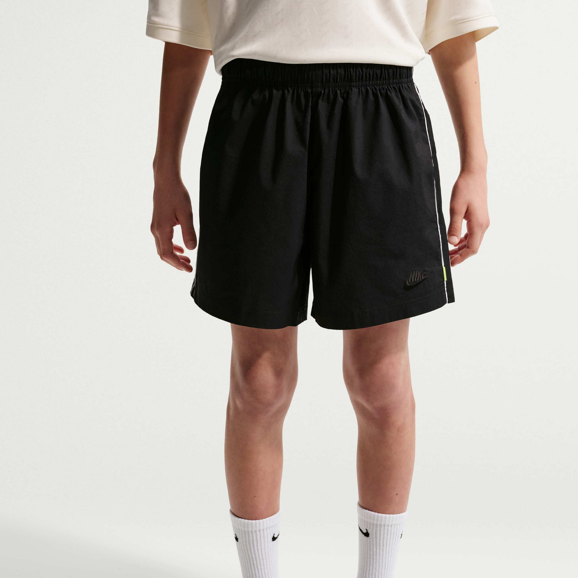 NIKE, Older Kids' Woven Shorts Sportswear