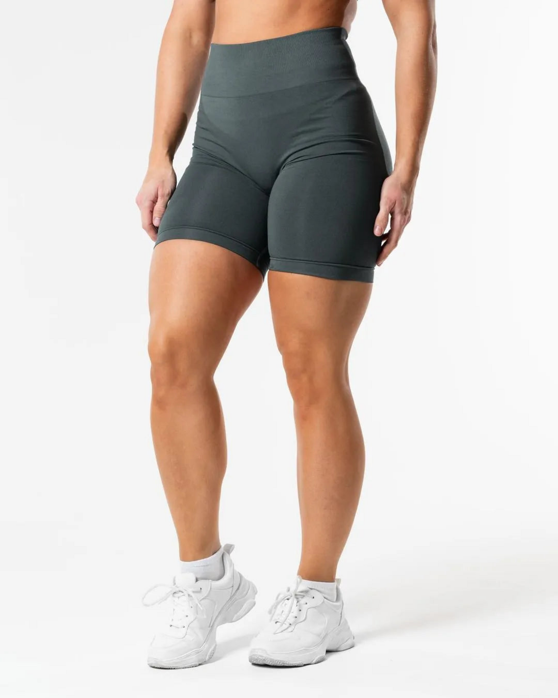 RELODE, Prime Scrunch Shorts 7,5" - Dusty Green