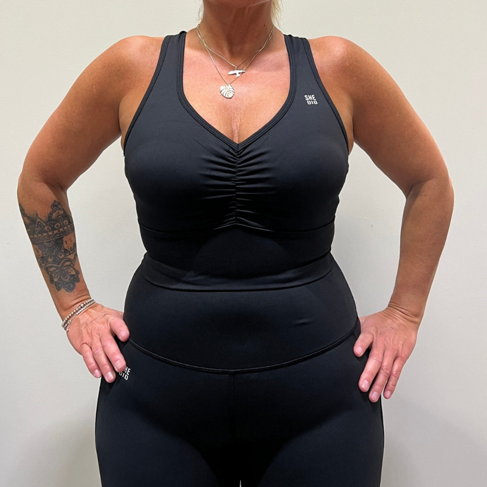 SHE DID, Scrunch Sport-bh Svart