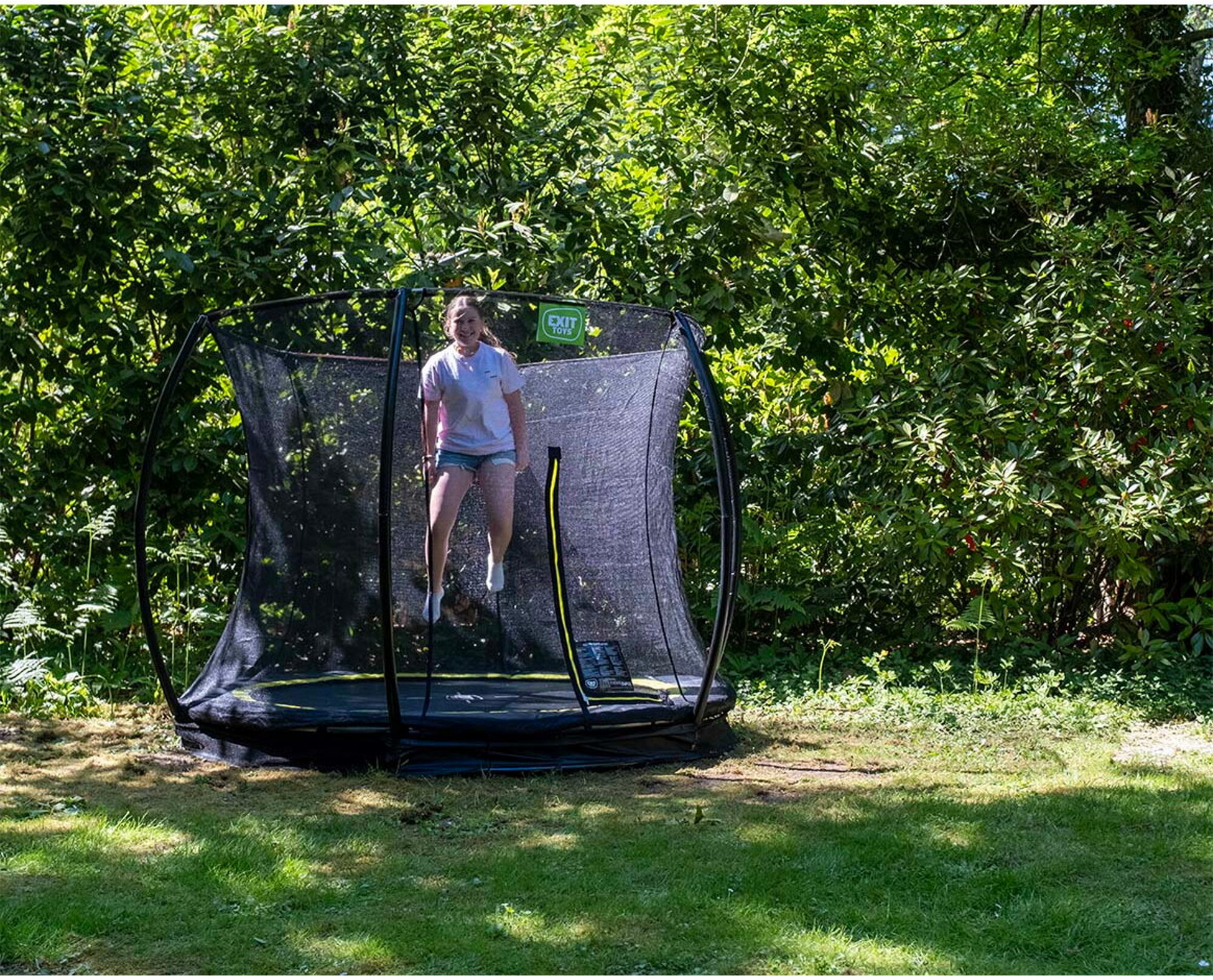 EXIT, Silhouette Nedgr&auml;vd Studsmatta &Oslash;244cm Med Skyddsn&auml;t - Svart