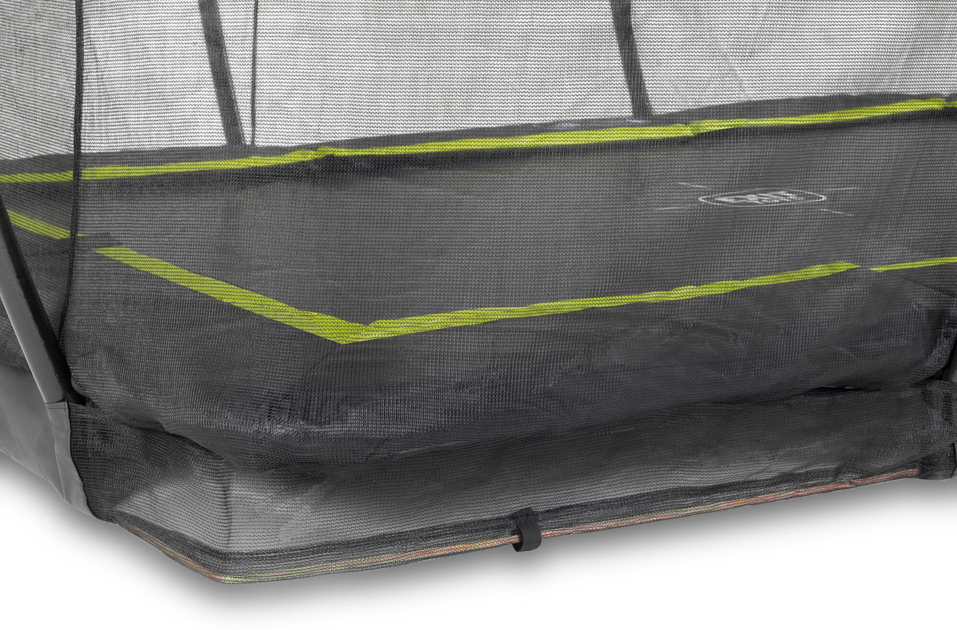 EXIT, Silhouette Nedgr&auml;vd Studsmatta 244x366cm Med Skyddsn&auml;t - Svart