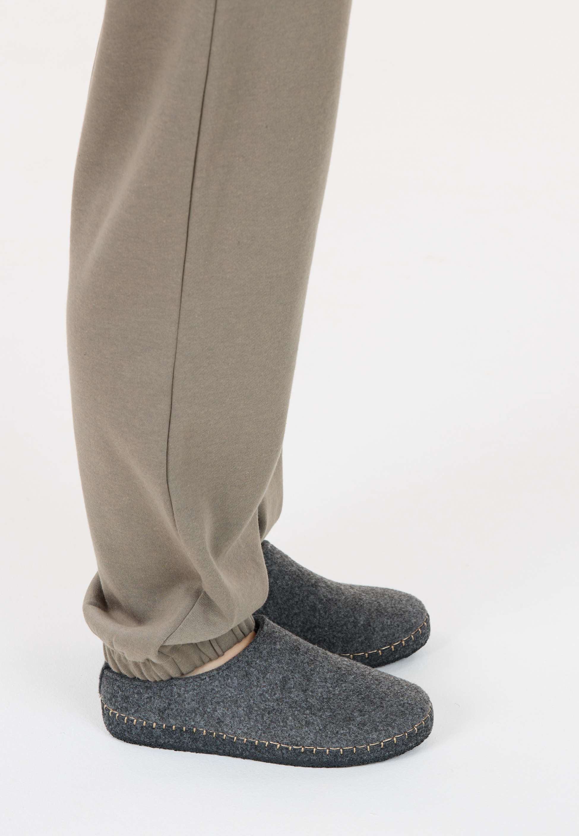 MOLS, Sinaka Slippers