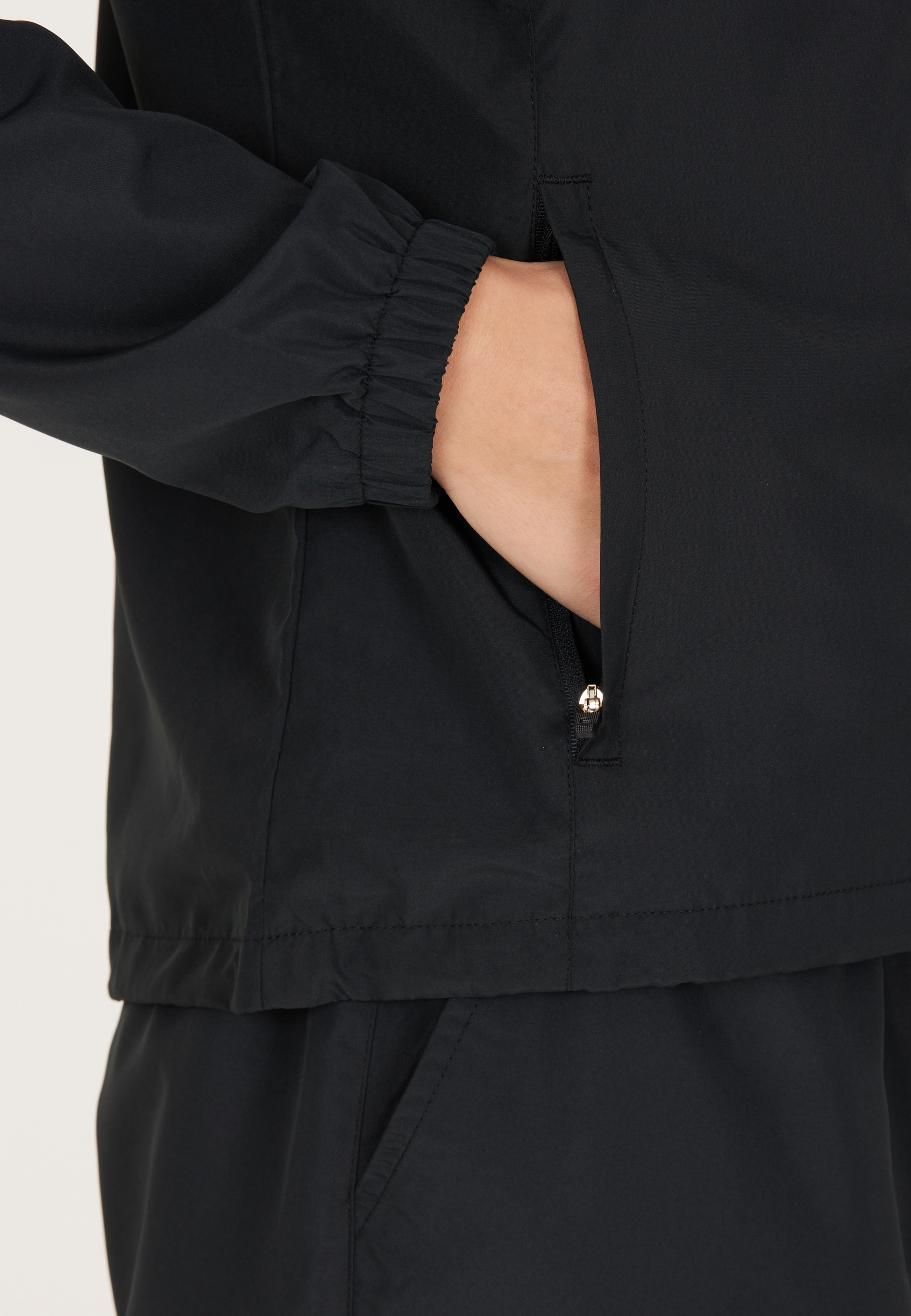 ENDURANCE, Song Jogging Suit