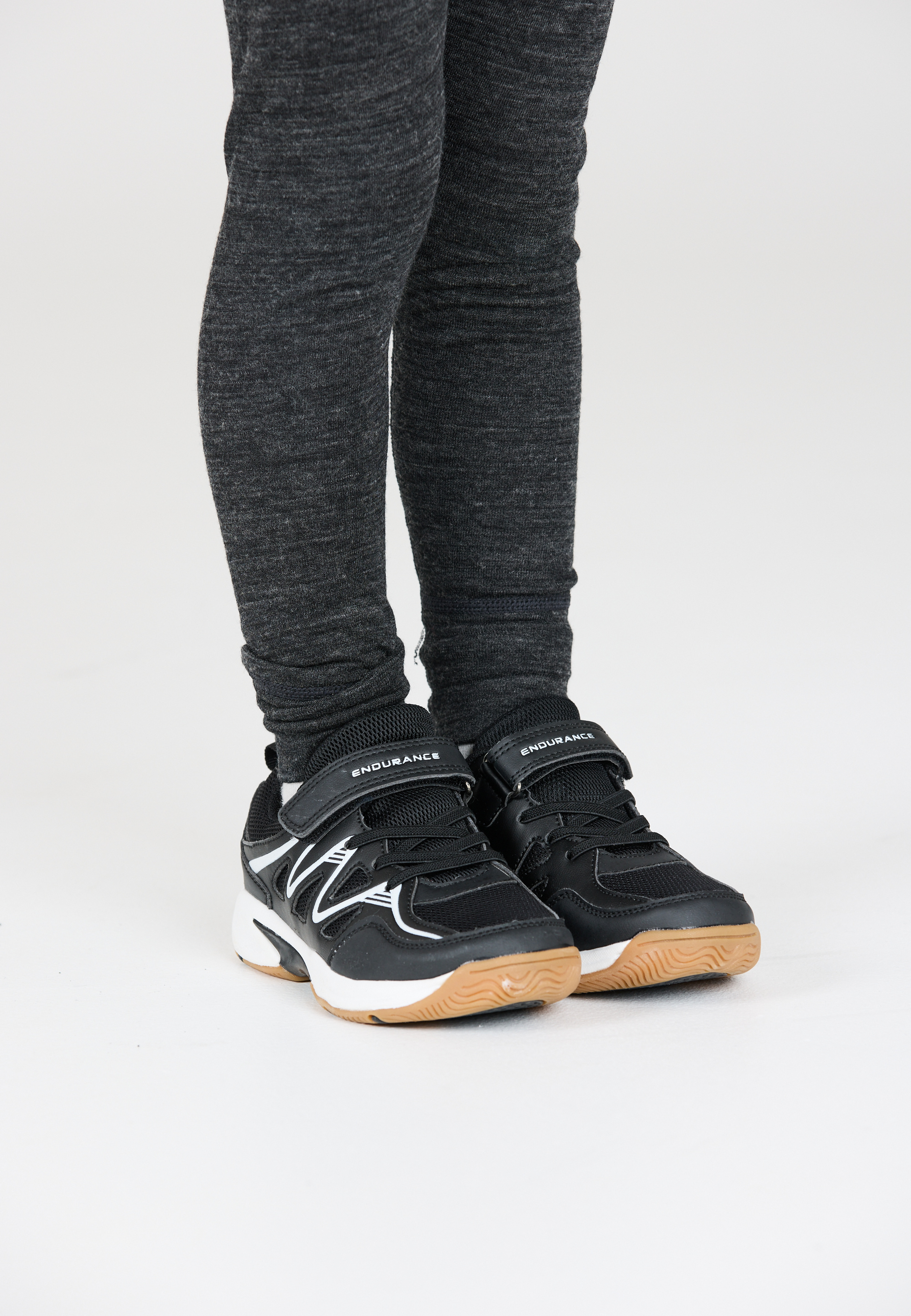 ENDURANCE, Tasi Shoes