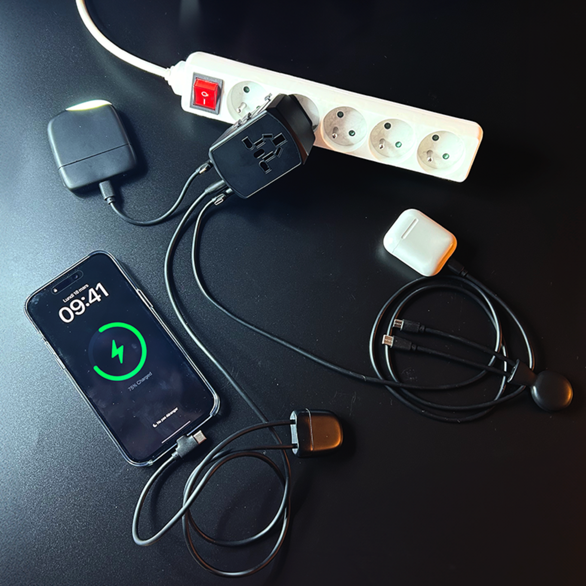 XOOPAR, Travel Adaptator Tripper Grs Svart