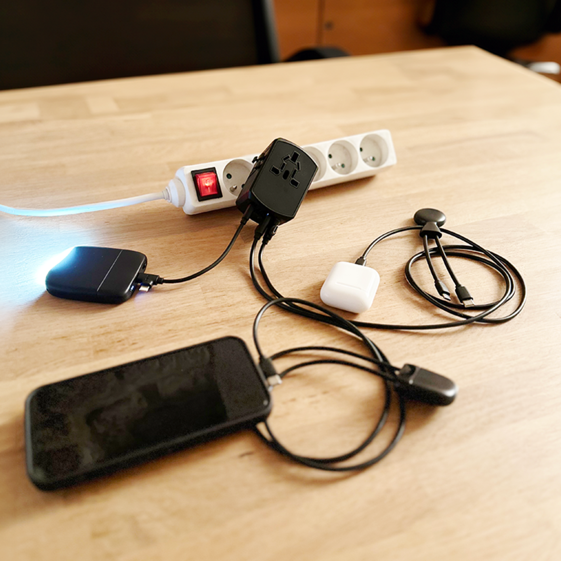 XOOPAR, Travel Adaptator Tripper Grs Vit