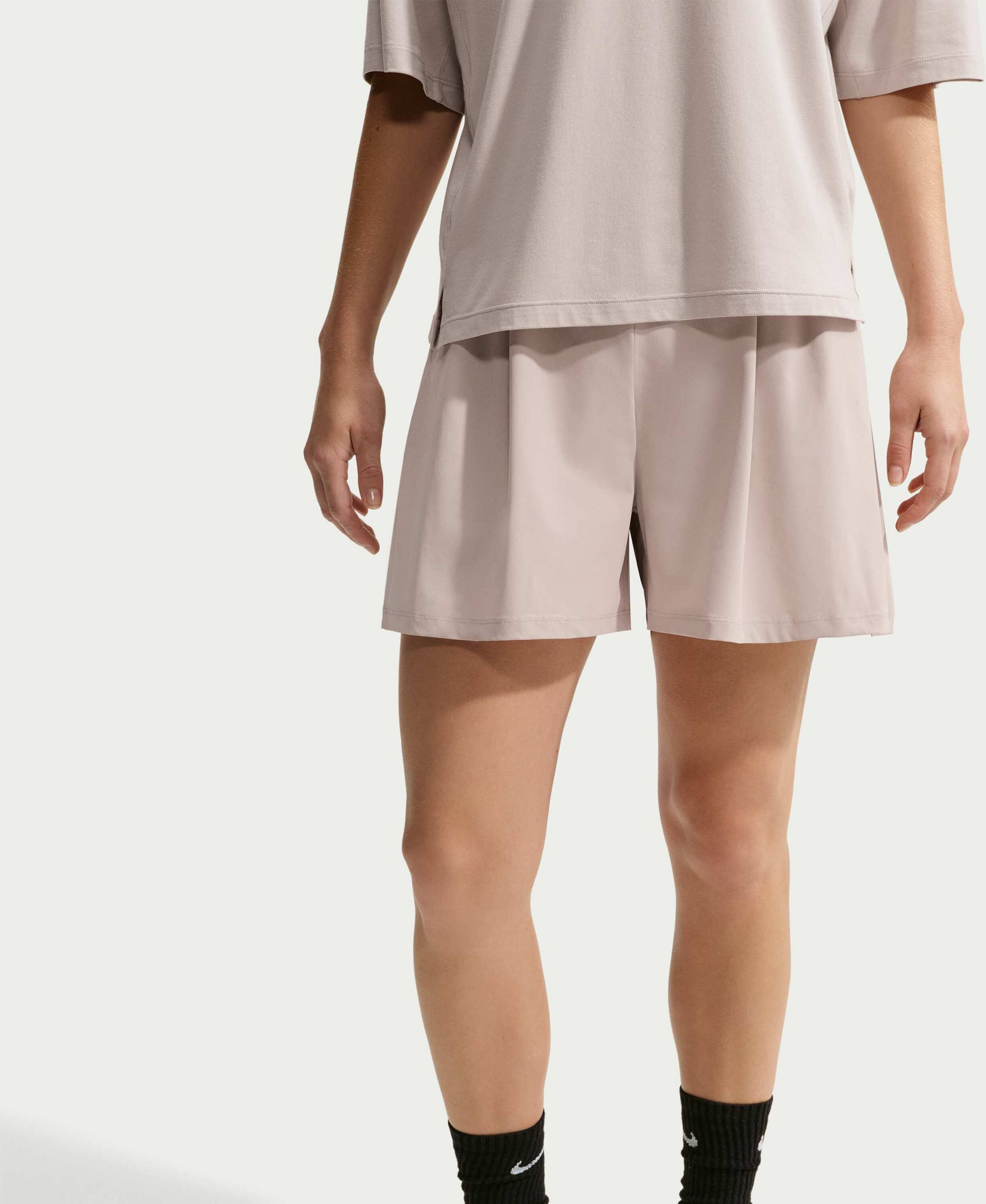 NIKE, Women's Dri-fit High-waisted Shorts 24.7 Perfectstretch