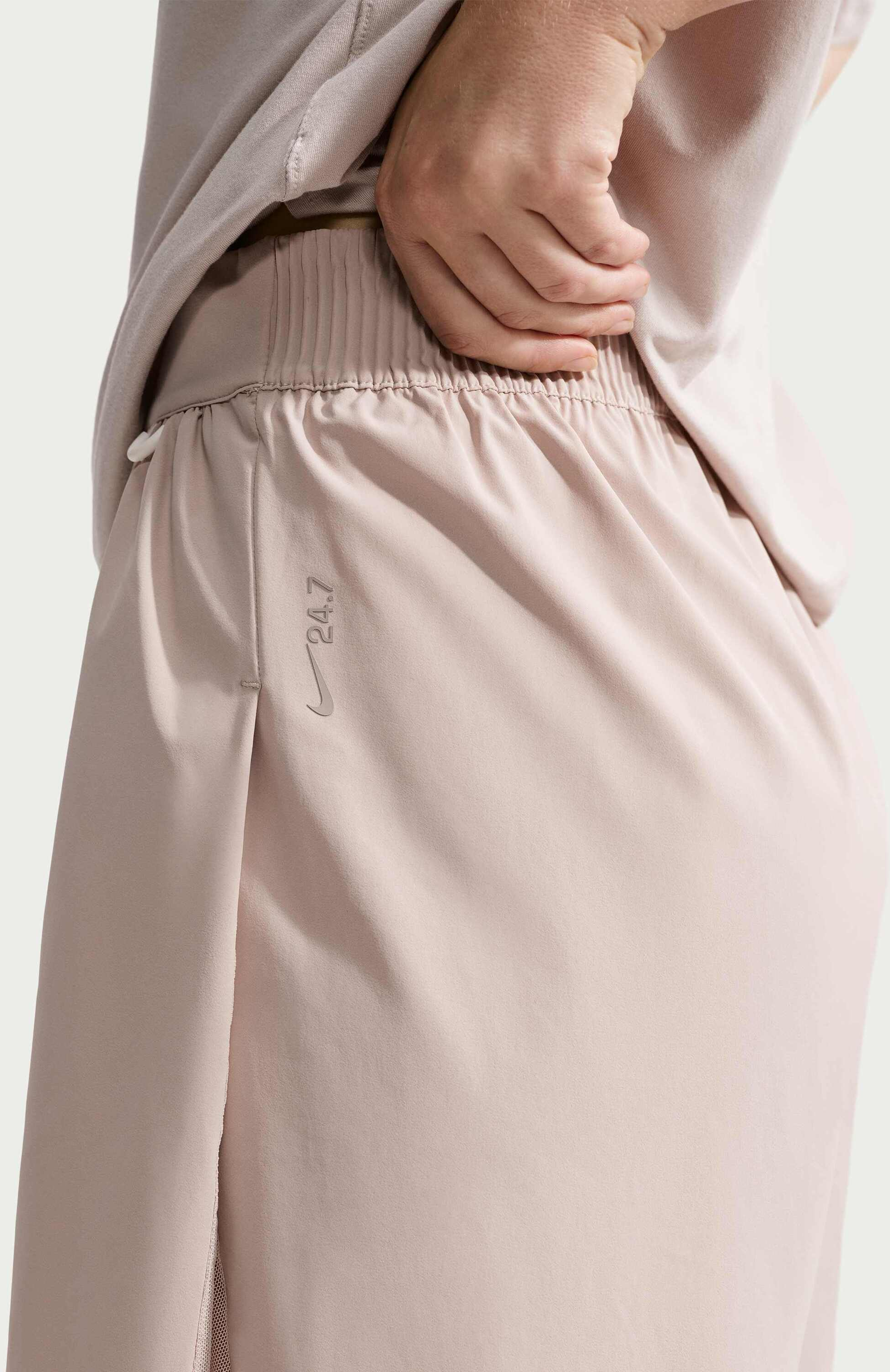 NIKE, Women's Dri-fit High-waisted Shorts 24.7 Perfectstretch