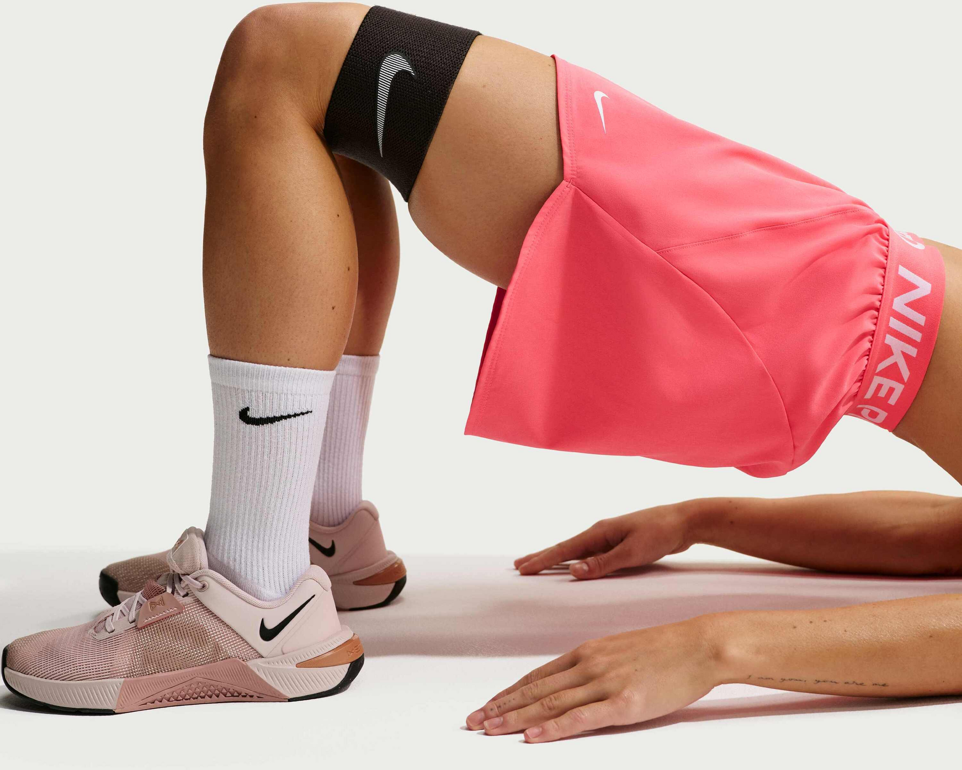 NIKE, Women's Dri-fit Mid-rise Brief-lined 7.5cm (approx.) Woven Shorts Pro