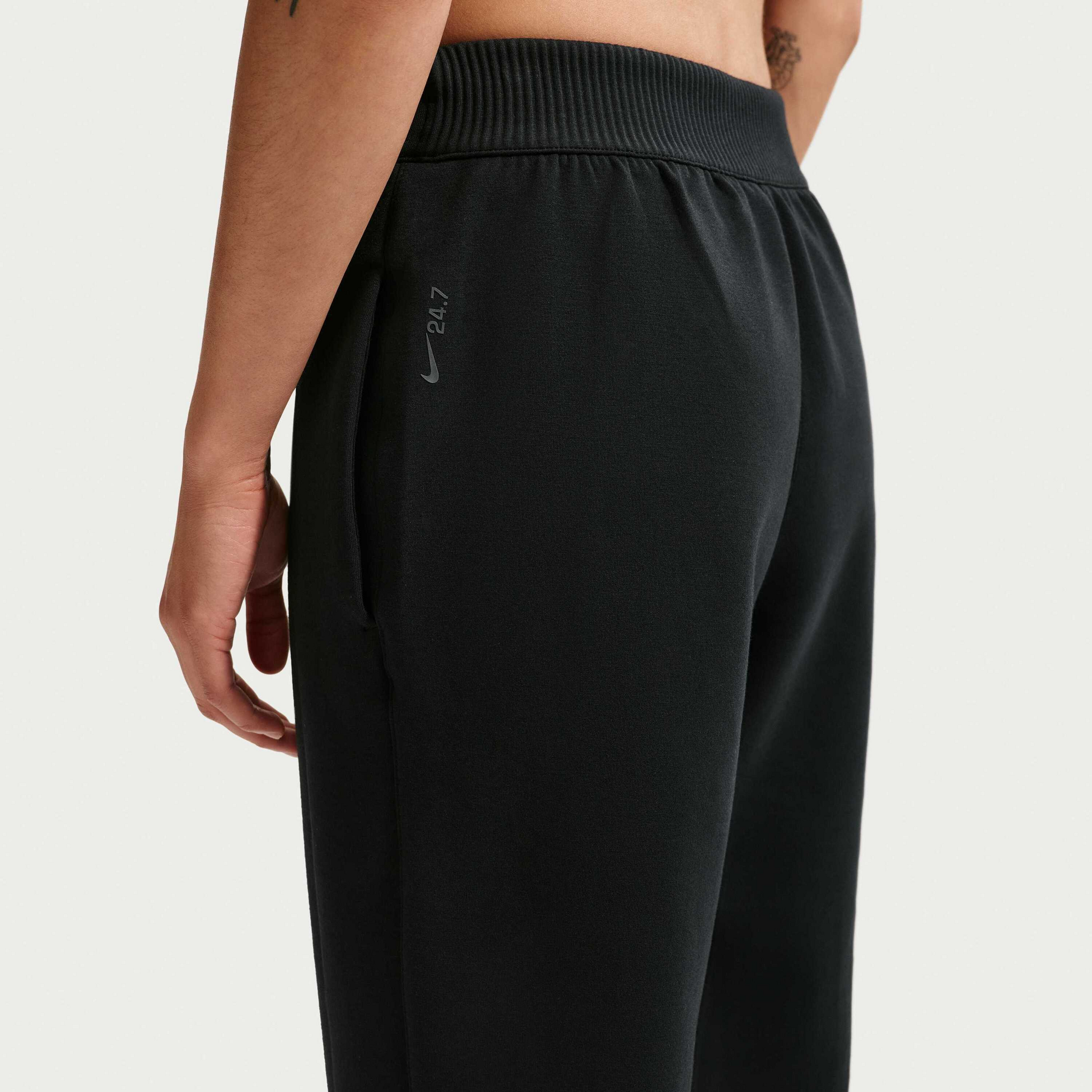 NIKE, Women's Dri-fit Mid-rise Joggers 24.7 Impossiblysoft