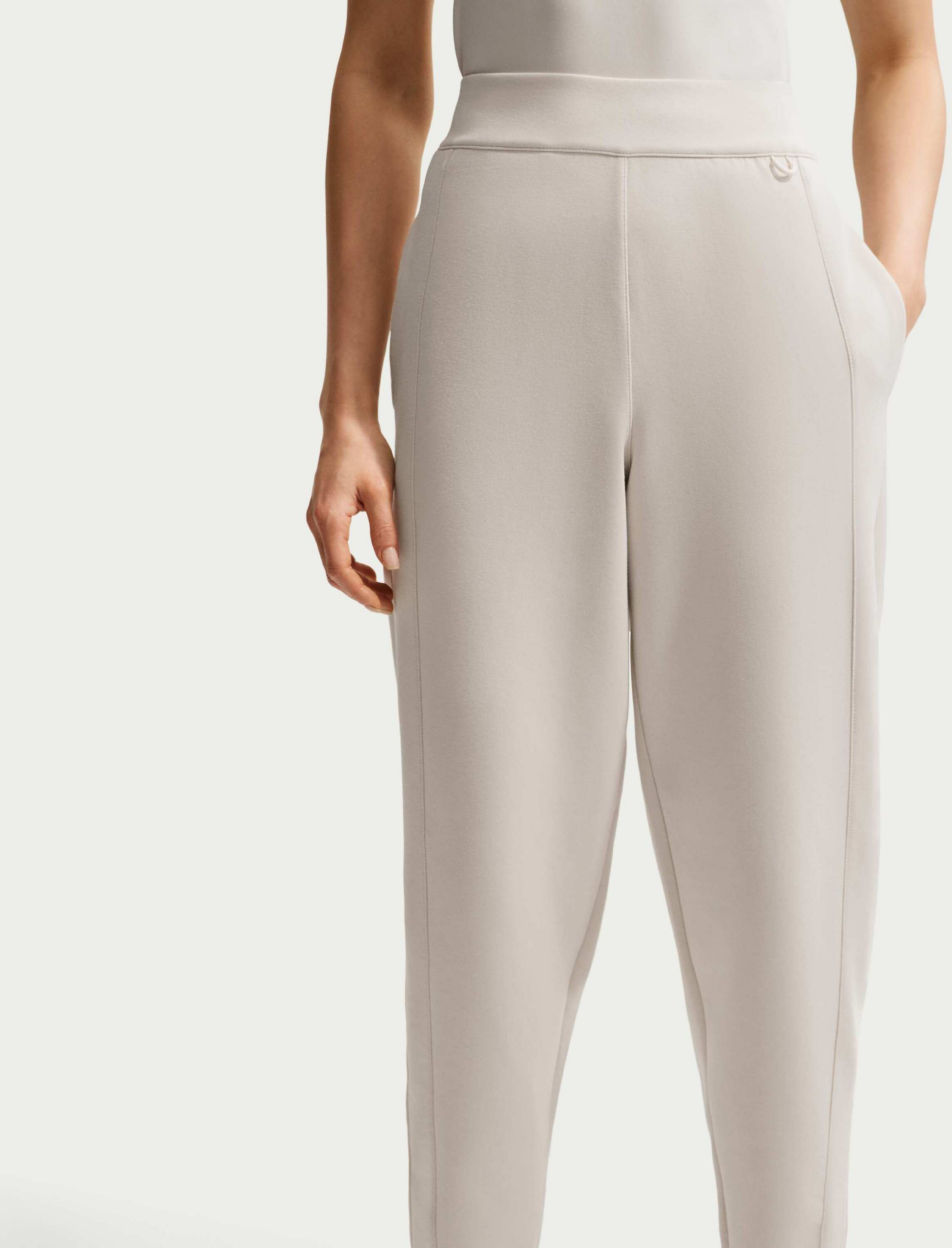 NIKE, Women's Dri-fit Mid-rise Joggers 24.7 Impossiblysoft