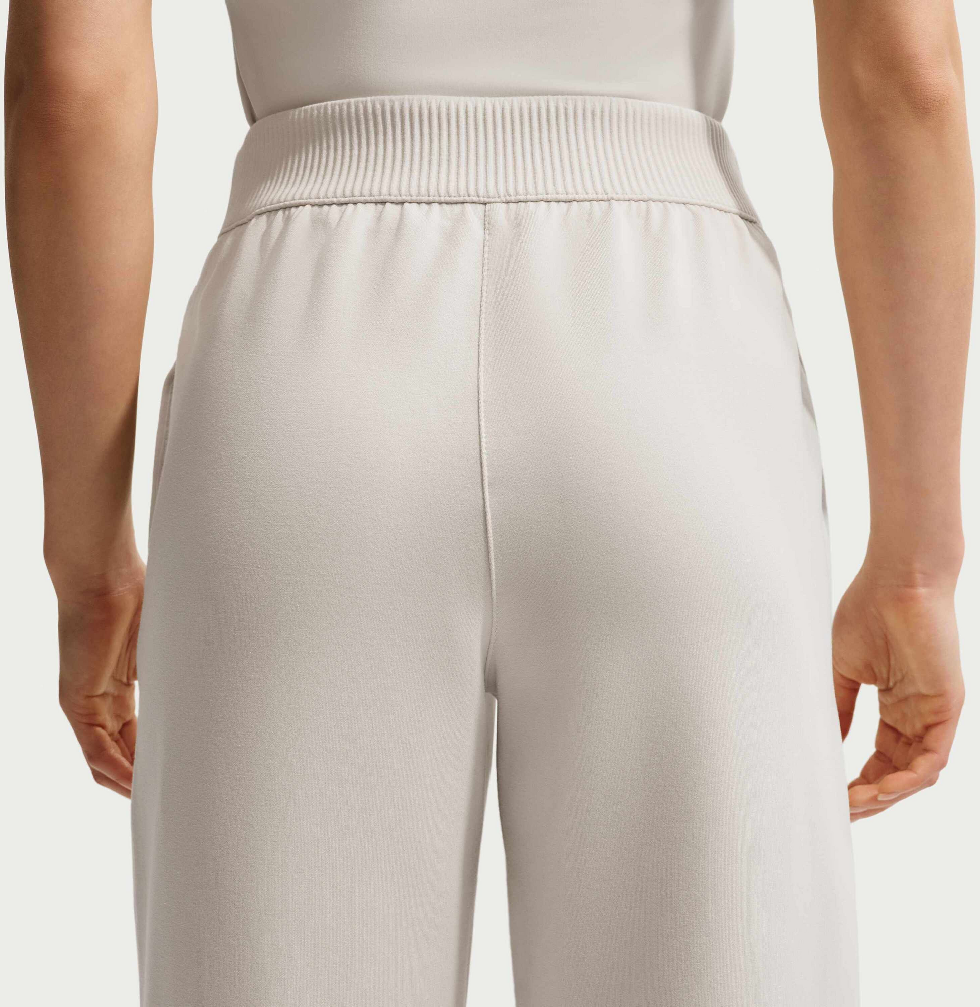 NIKE, Women's Dri-fit Mid-rise Joggers 24.7 Impossiblysoft