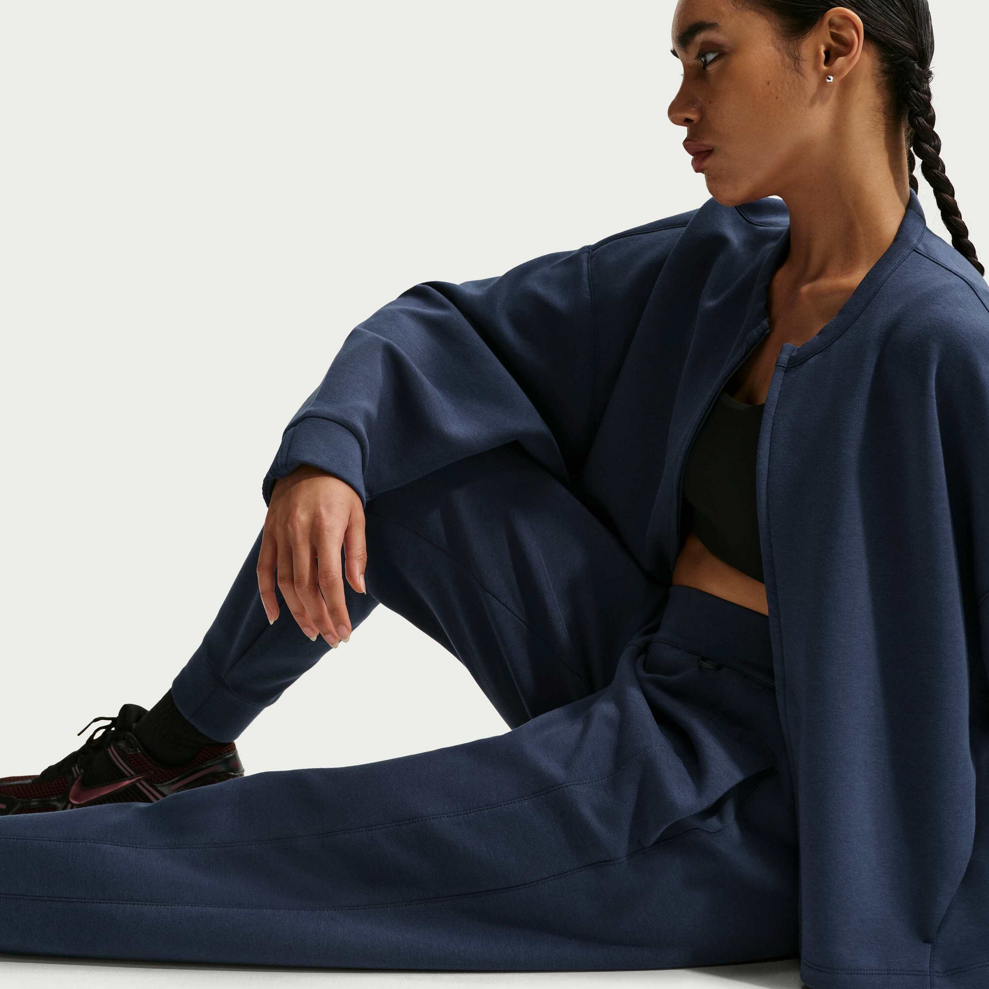 NIKE, Women's Dri-fit Mid-rise Joggers 24.7 Impossiblysoft