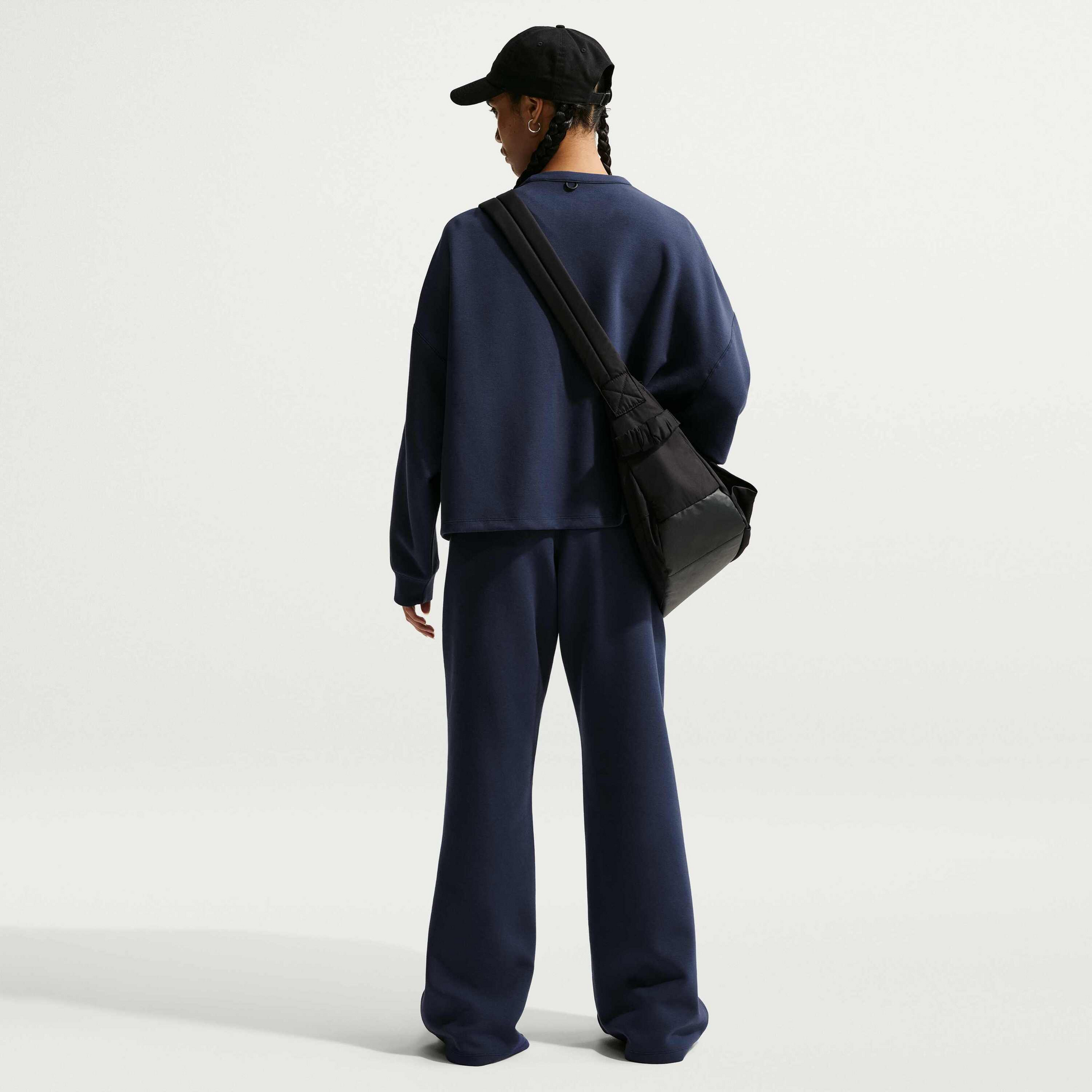 NIKE, Women's Dri-fit Oversized Crew-neck Top 24.7 Impossiblysoft