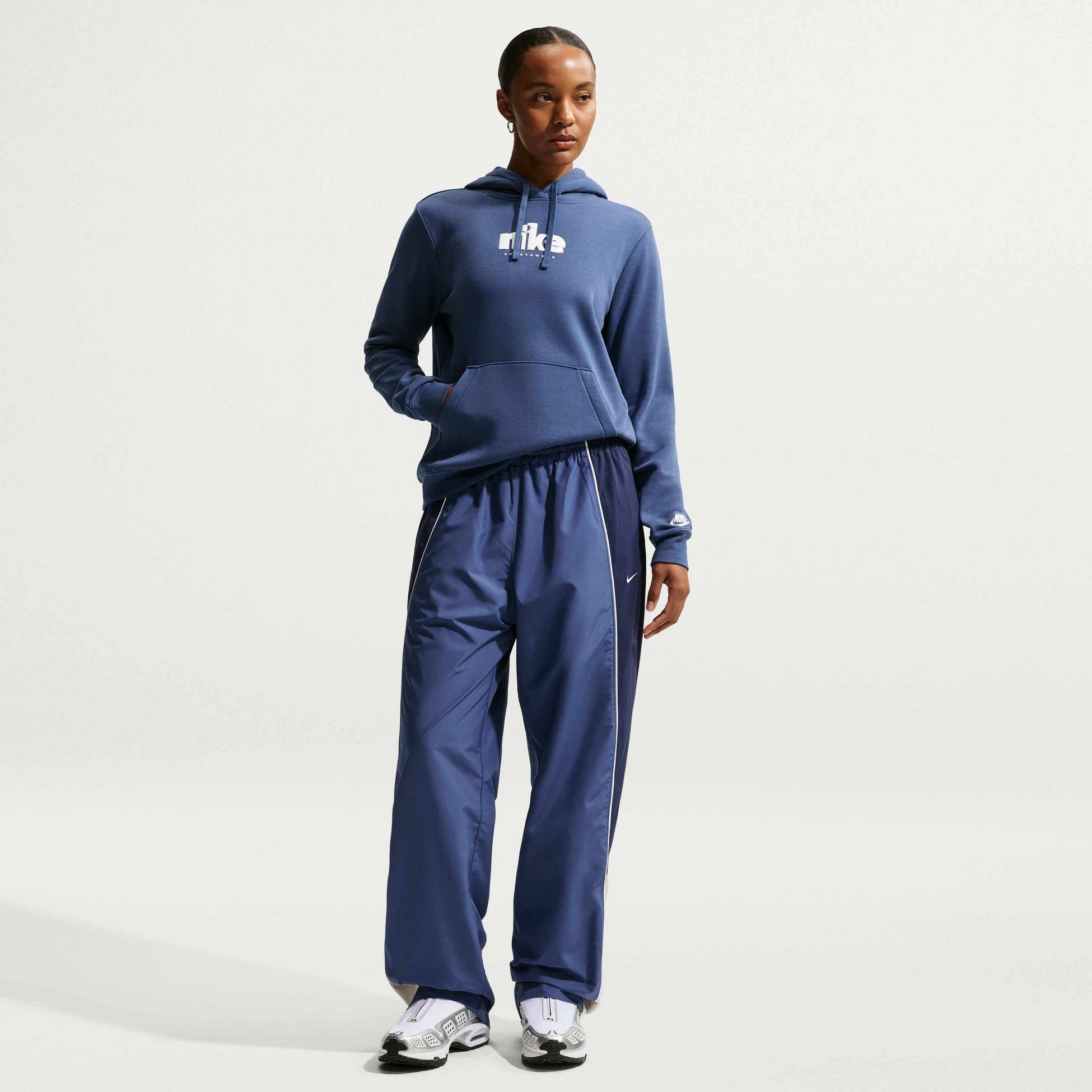 NIKE, Women's Graphic Pullover Hoodie Sportswear Club Fleece