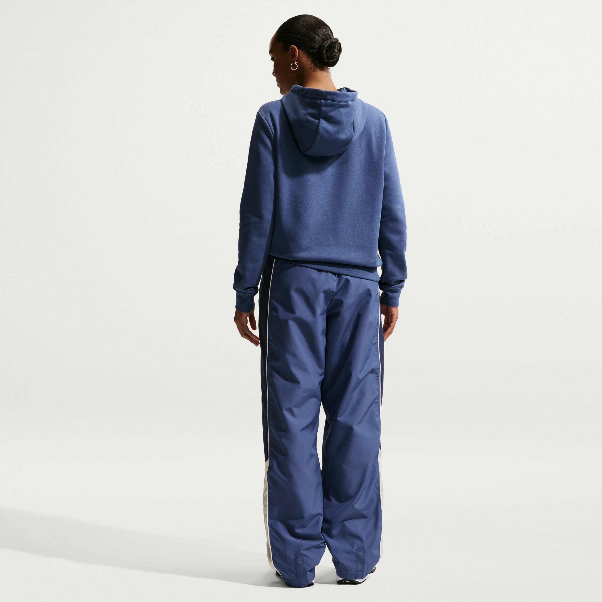 NIKE, Women's Graphic Pullover Hoodie Sportswear Club Fleece