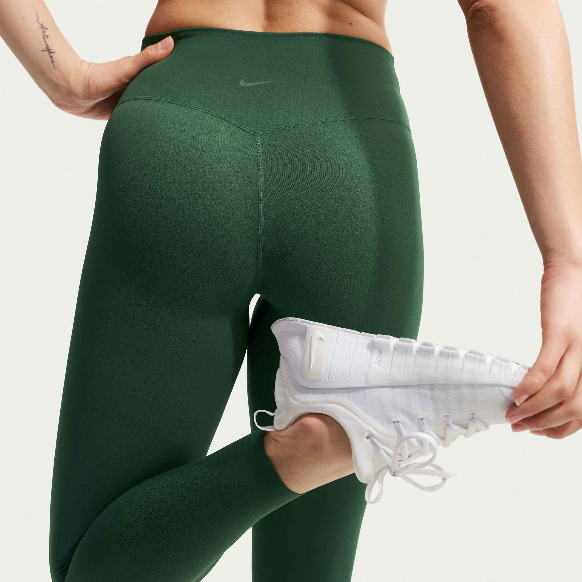 NIKE, Women's High-waisted 7/8 Leggings With No Front Seam Zenvy