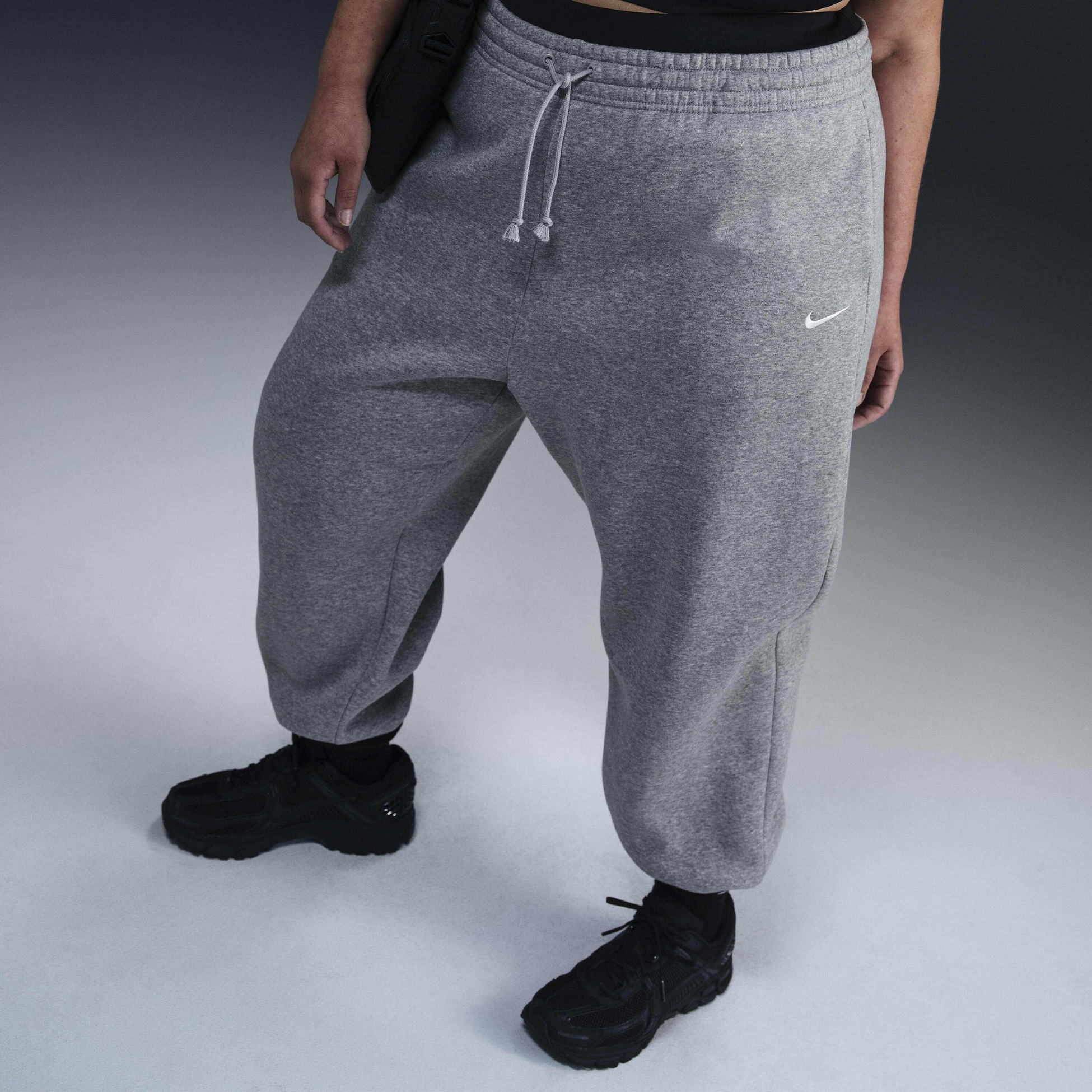 NIKE, Women's High-waisted Oversized Tracksuit Bottoms (plus Size) Sportswear Phoenix Fleece