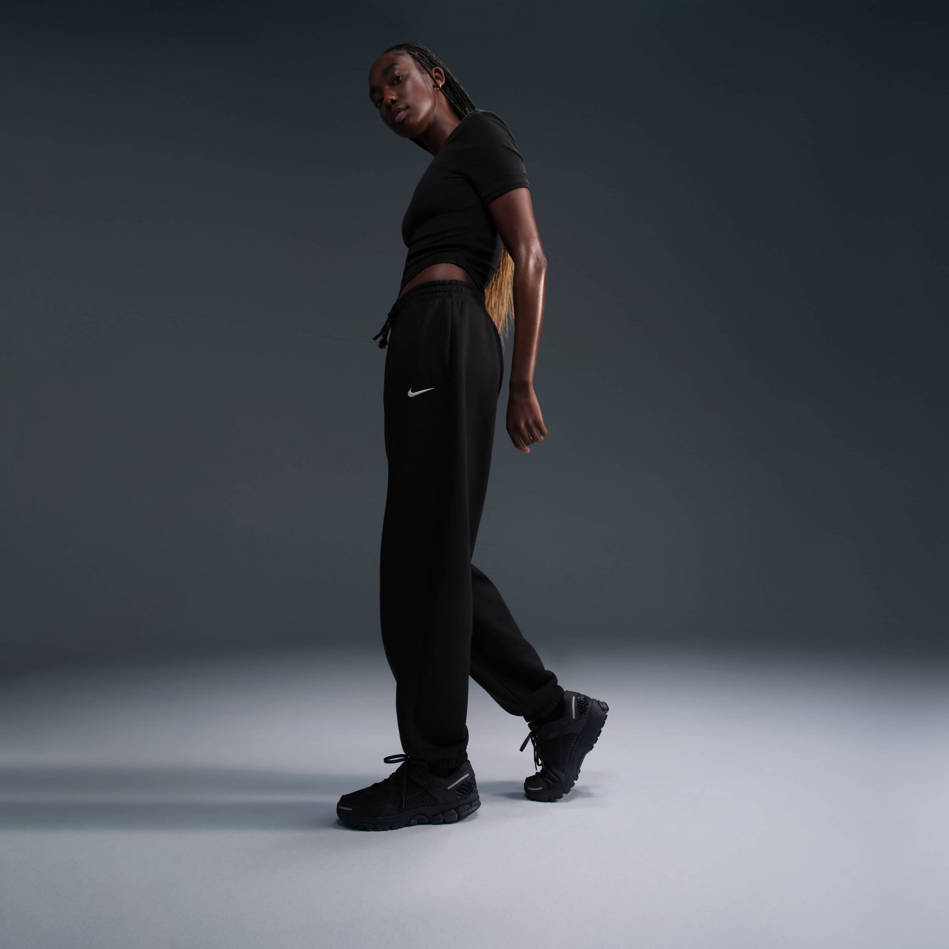 NIKE, Women's High-waisted Oversized Tracksuit Bottoms Sportswear Phoenix Fleece