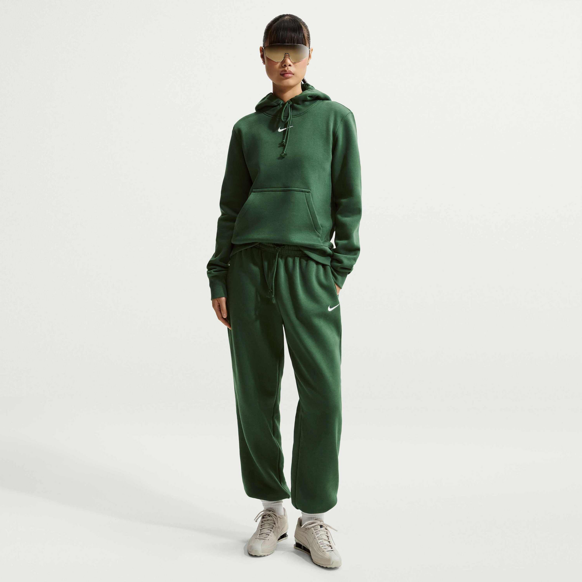 NIKE, Women's High-waisted Oversized Tracksuit Bottoms Sportswear Phoenix Fleece