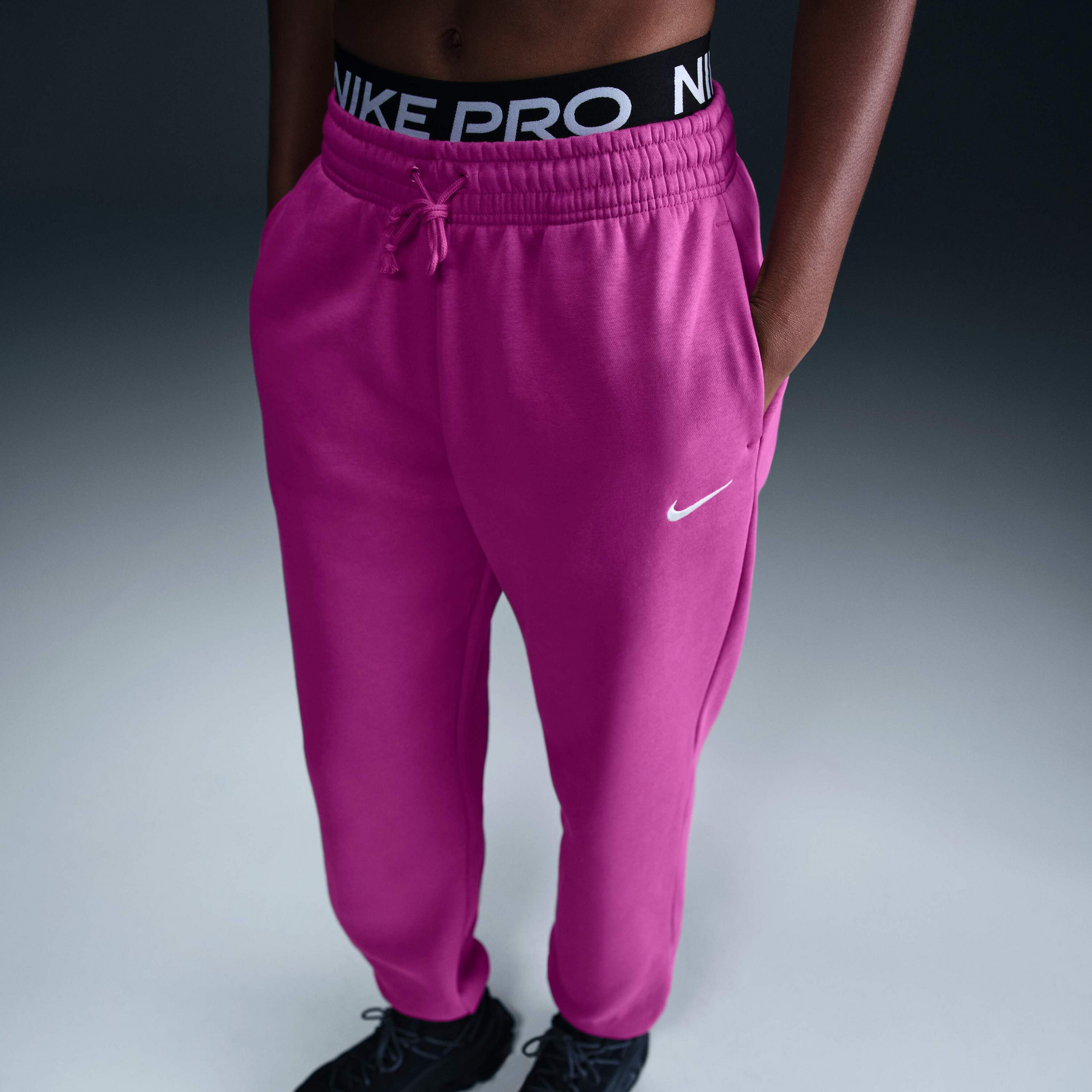 NIKE, Women's High-waisted Oversized Tracksuit Bottoms Sportswear Phoenix Fleece