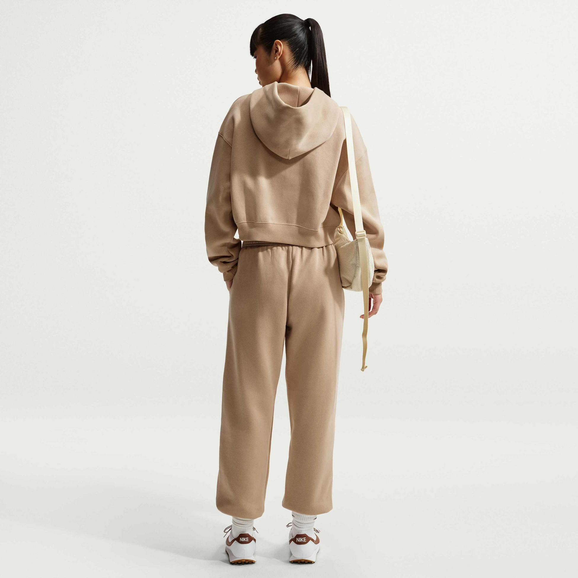 NIKE, Women's High-waisted Oversized Tracksuit Bottoms Sportswear Phoenix Fleece