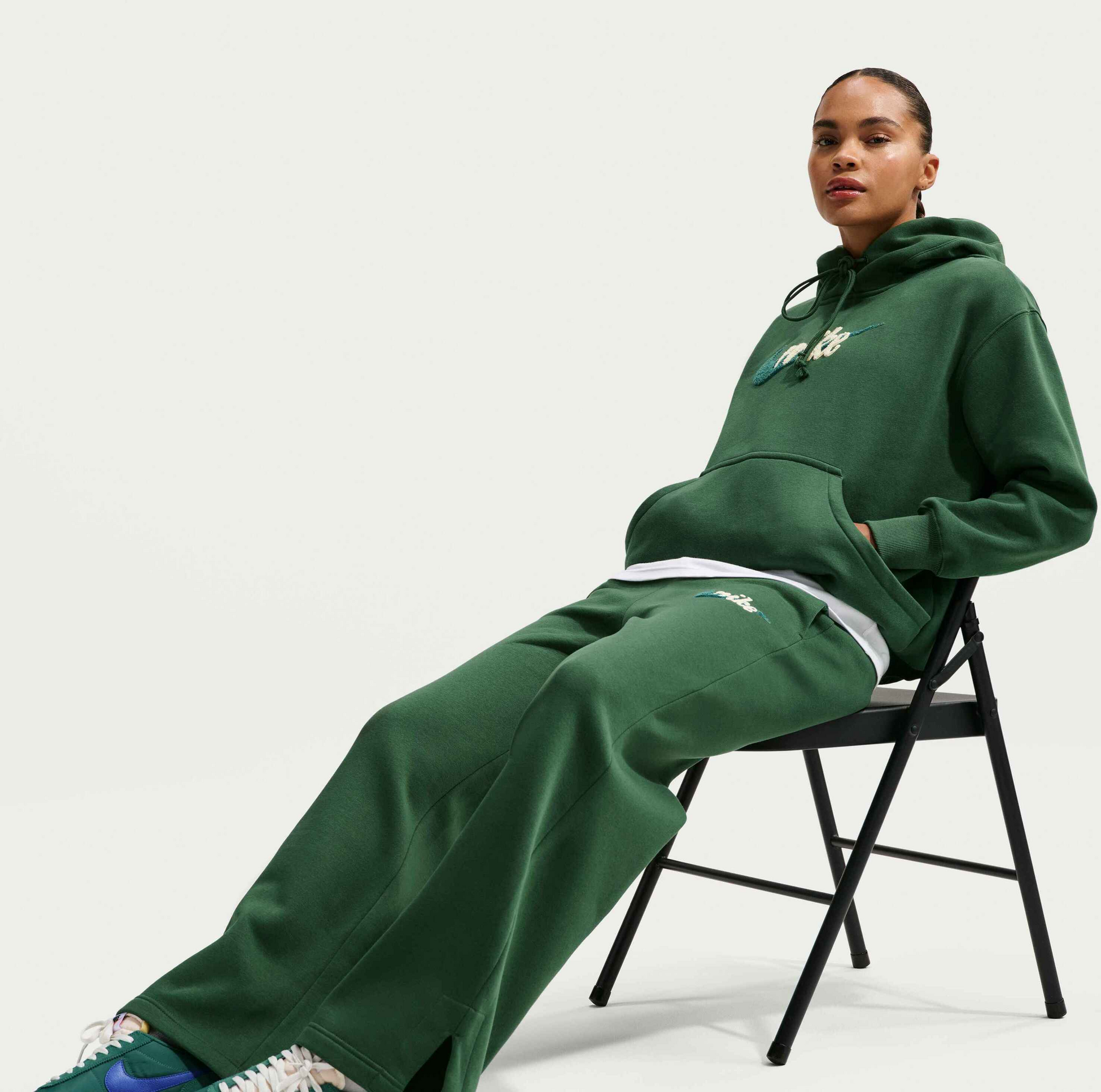 NIKE, Women's High-waisted Wide-leg Logo Trousers Sportswear Phoenix Fleece