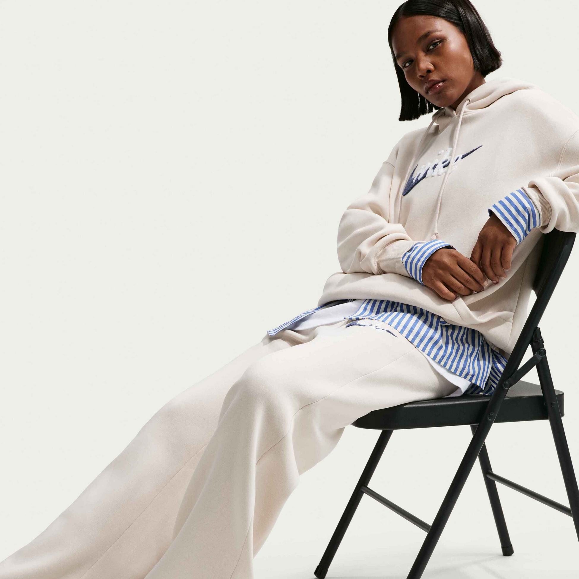 NIKE, Women's High-waisted Wide-leg Logo Trousers Sportswear Phoenix Fleece