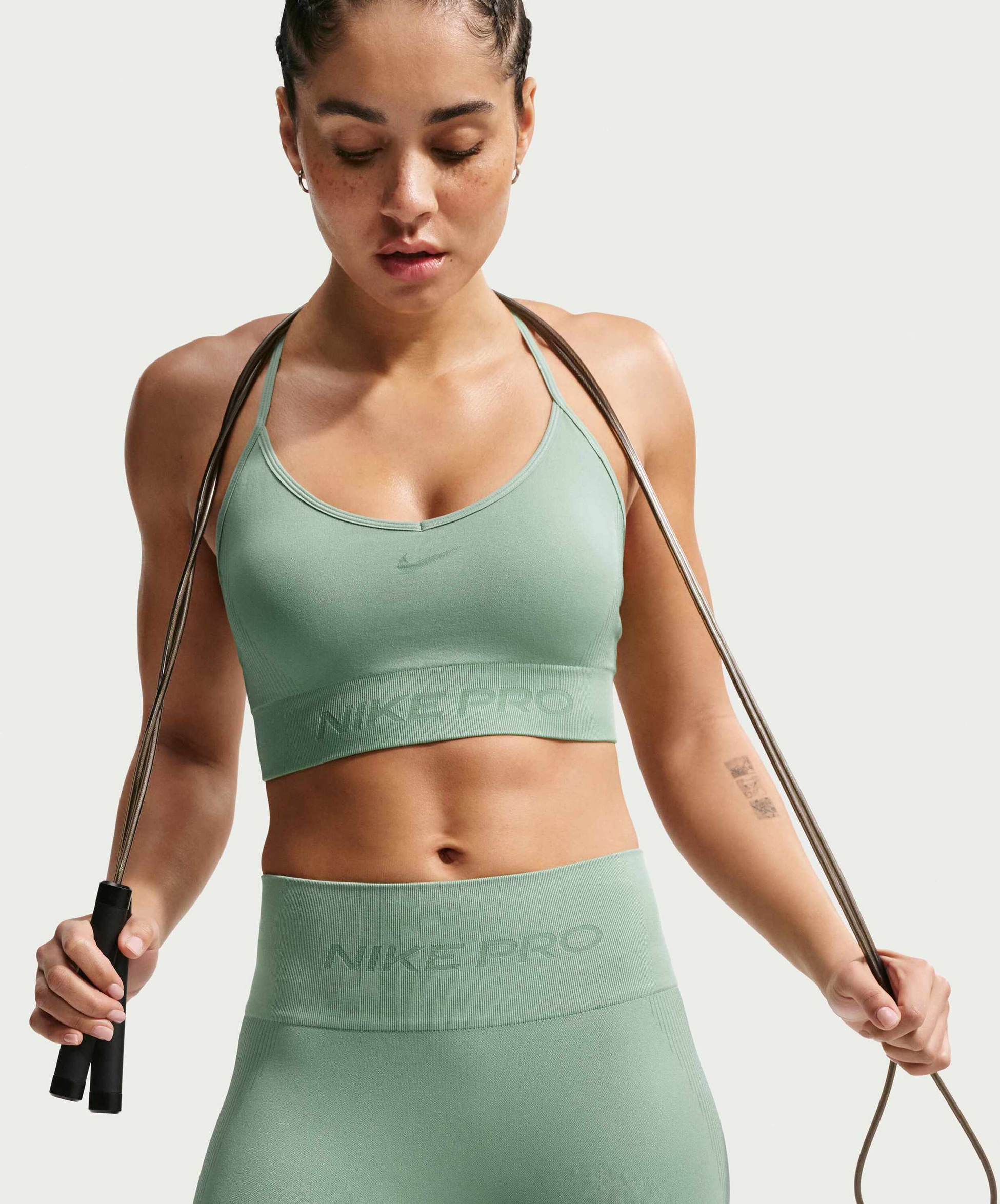 NIKE, Women's Light-support Padded Sports Bra Pro Seamless