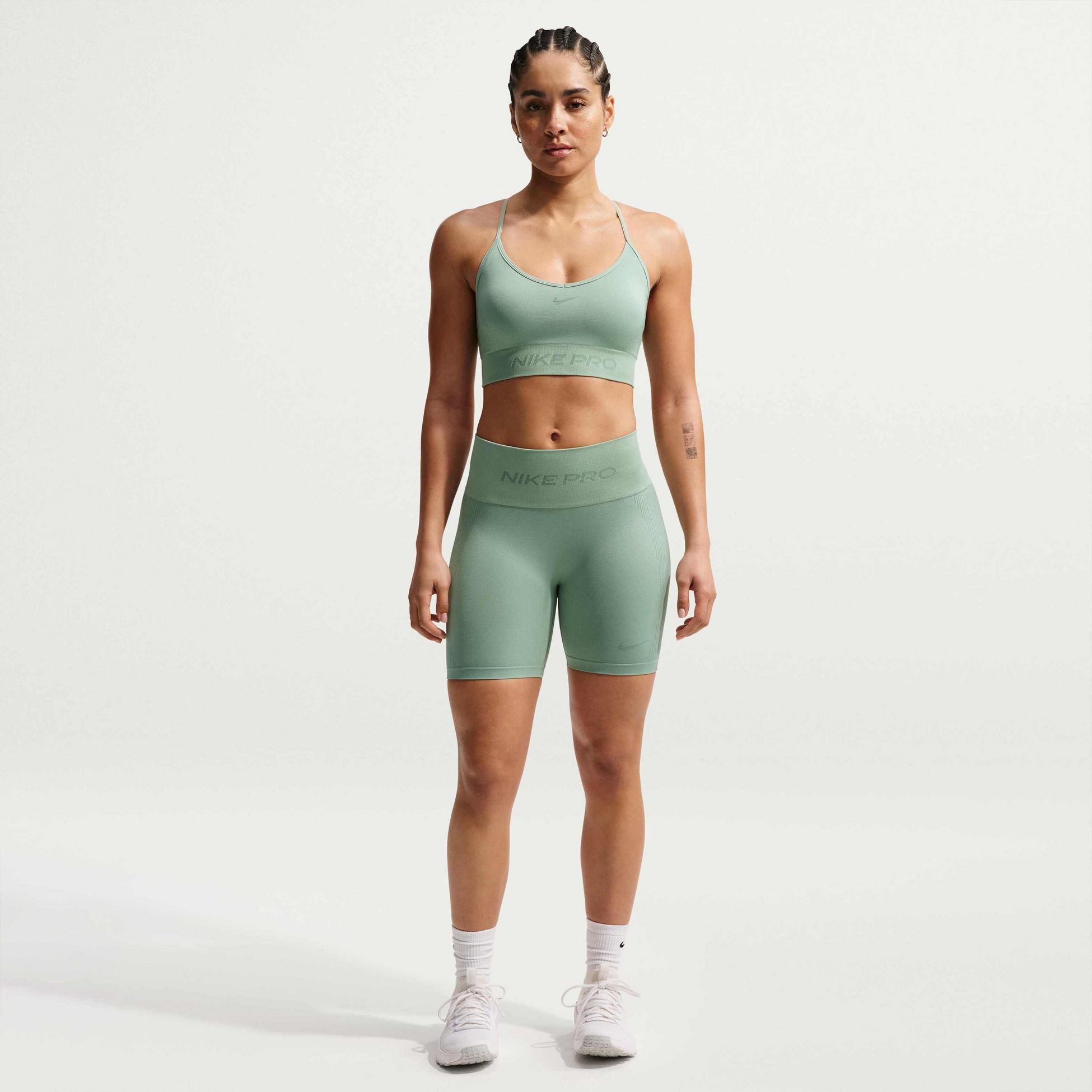 NIKE, Women's Light-support Padded Sports Bra Pro Seamless