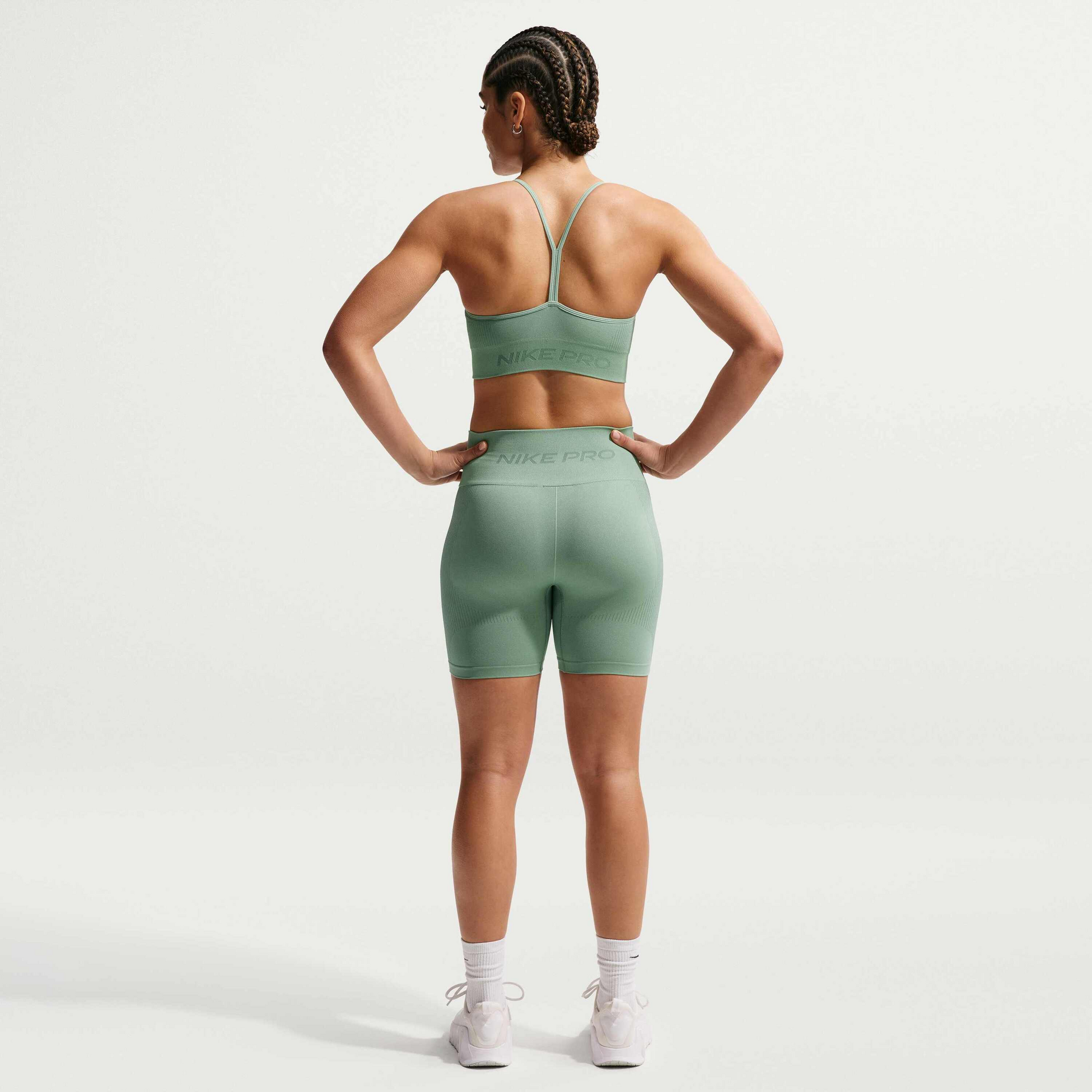 NIKE, Women's Light-support Padded Sports Bra Pro Seamless