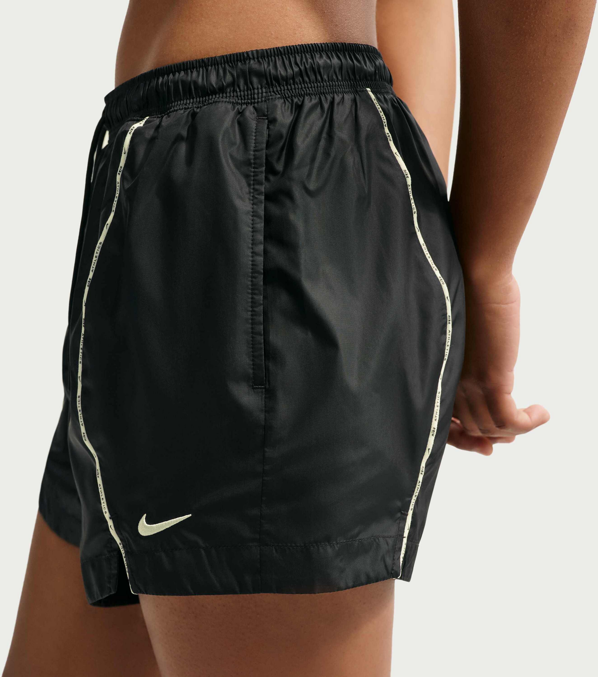 NIKE, Women's Loose Mid-rise Repel Woven Shorts Sportswear