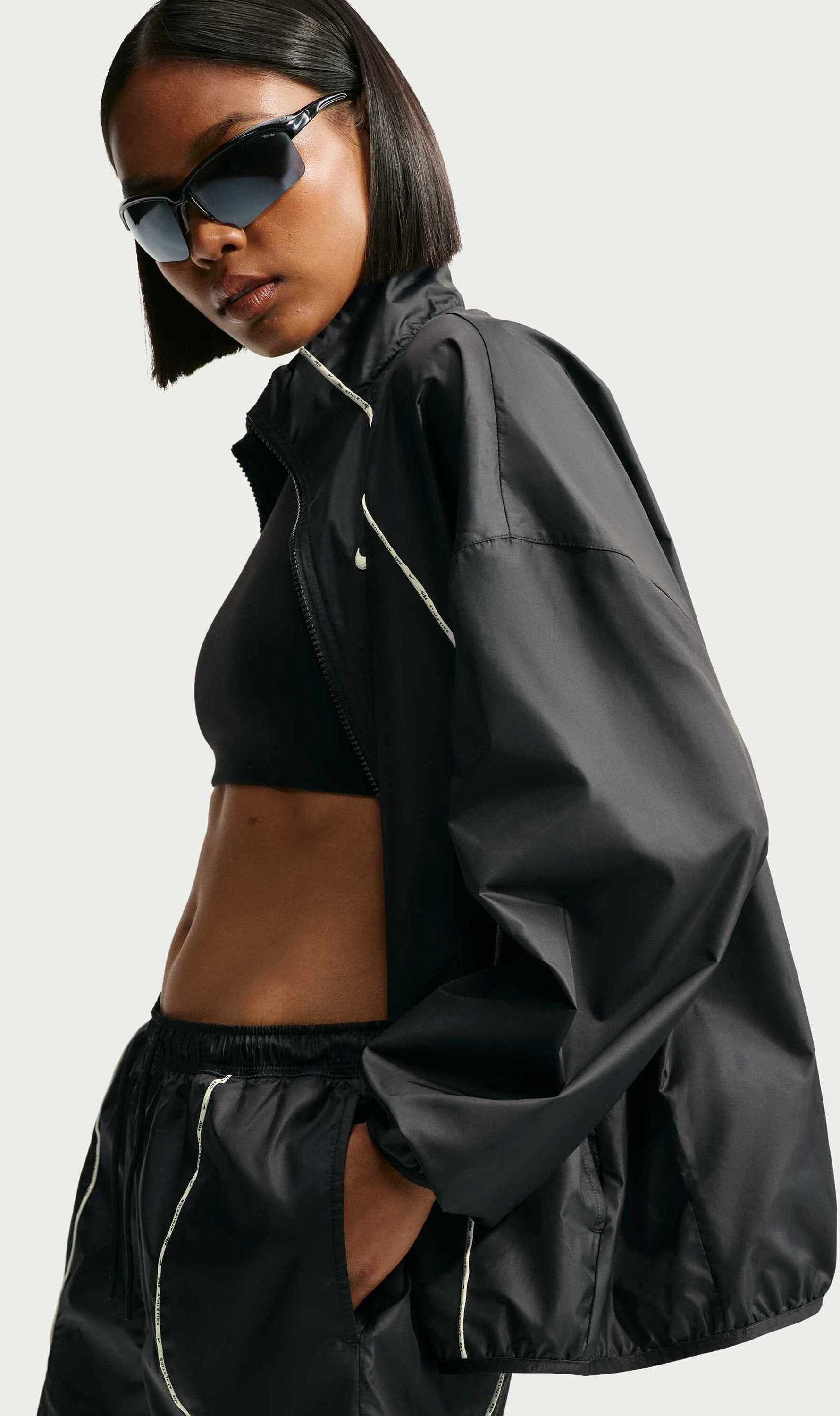NIKE, Women's Loose Mid-rise Repel Woven Shorts Sportswear