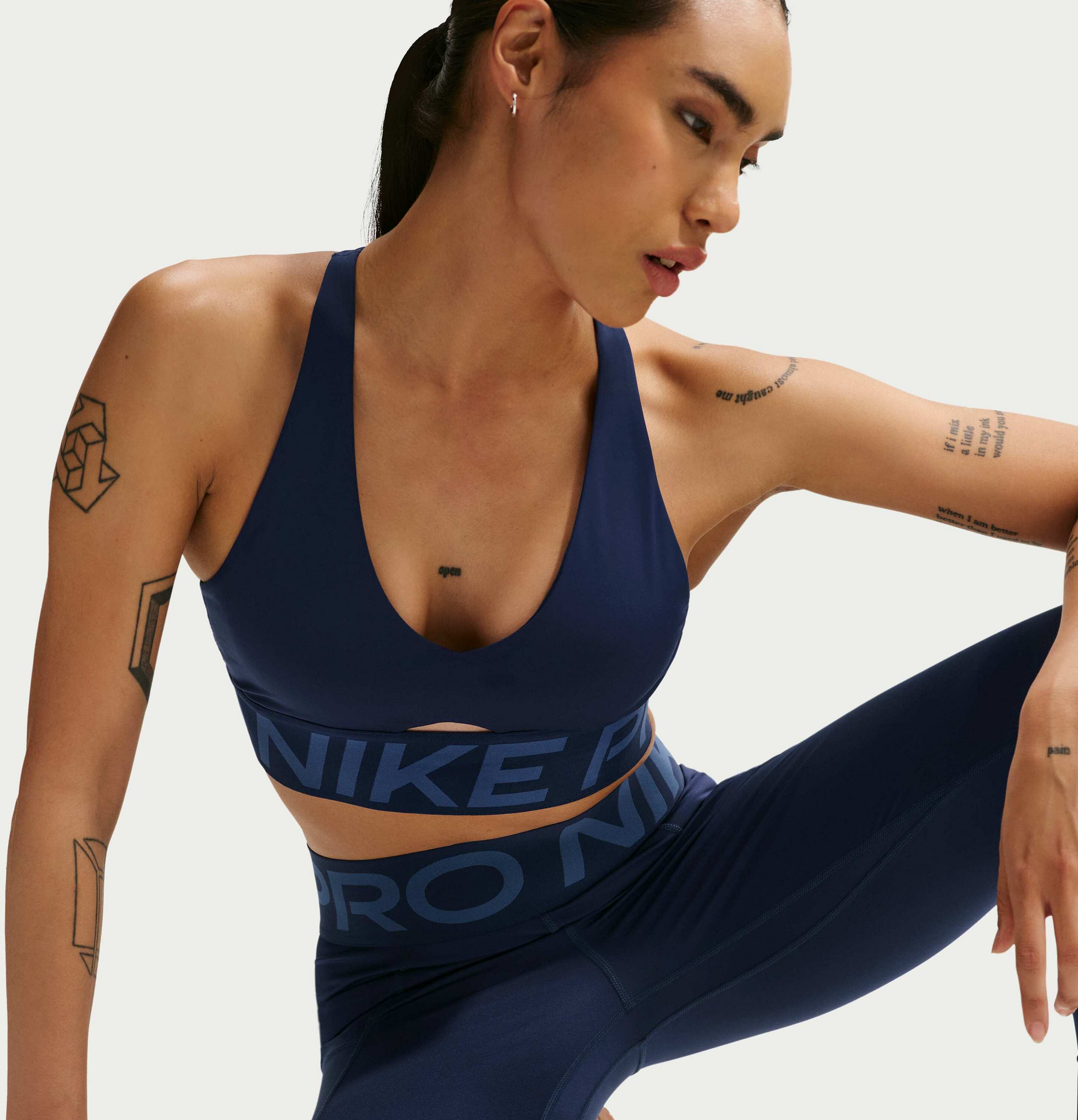 NIKE, Women's Medium-support Padded Sports Bra Pro Sculpt