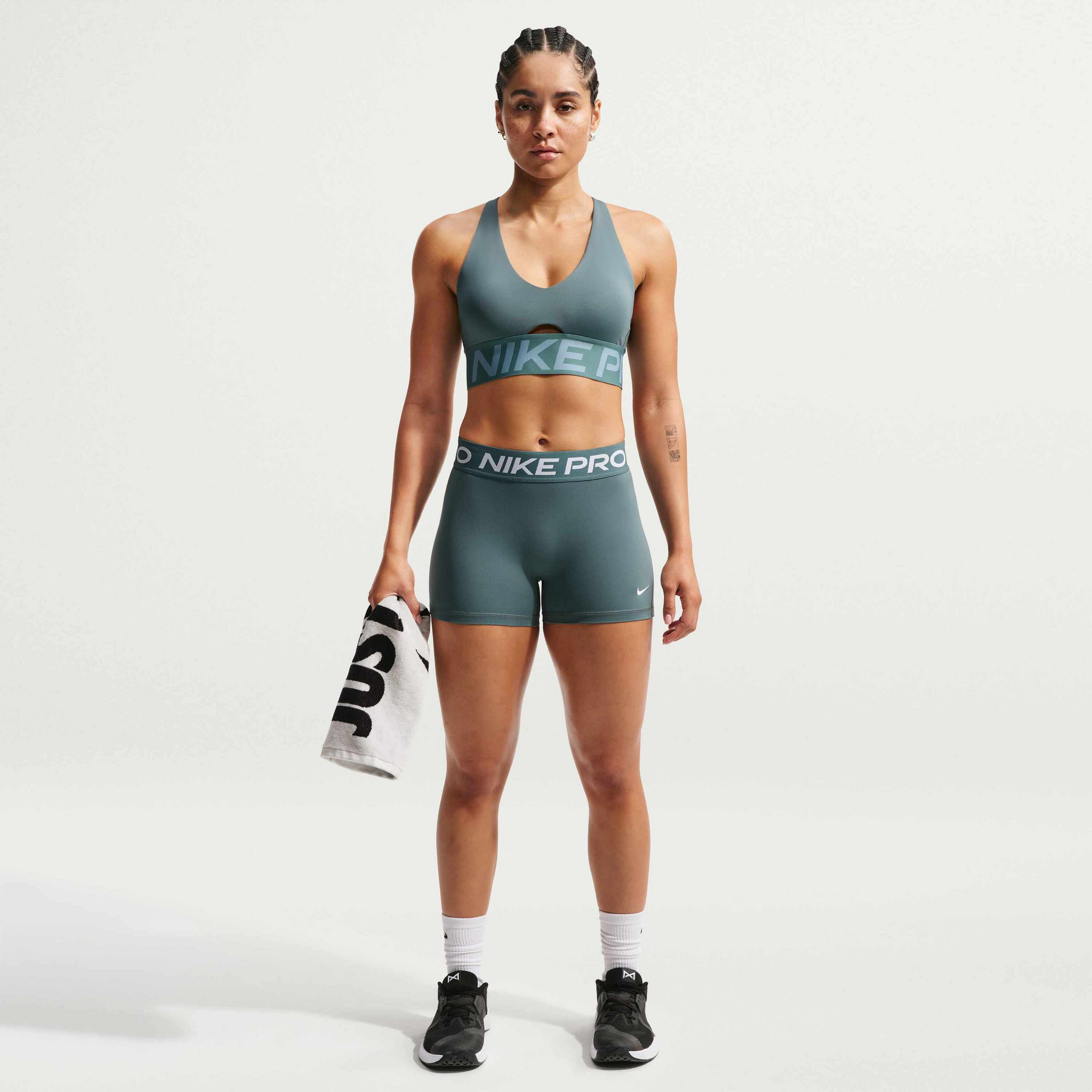 NIKE, Women's Medium-support Padded Sports Bra Pro Sculpt
