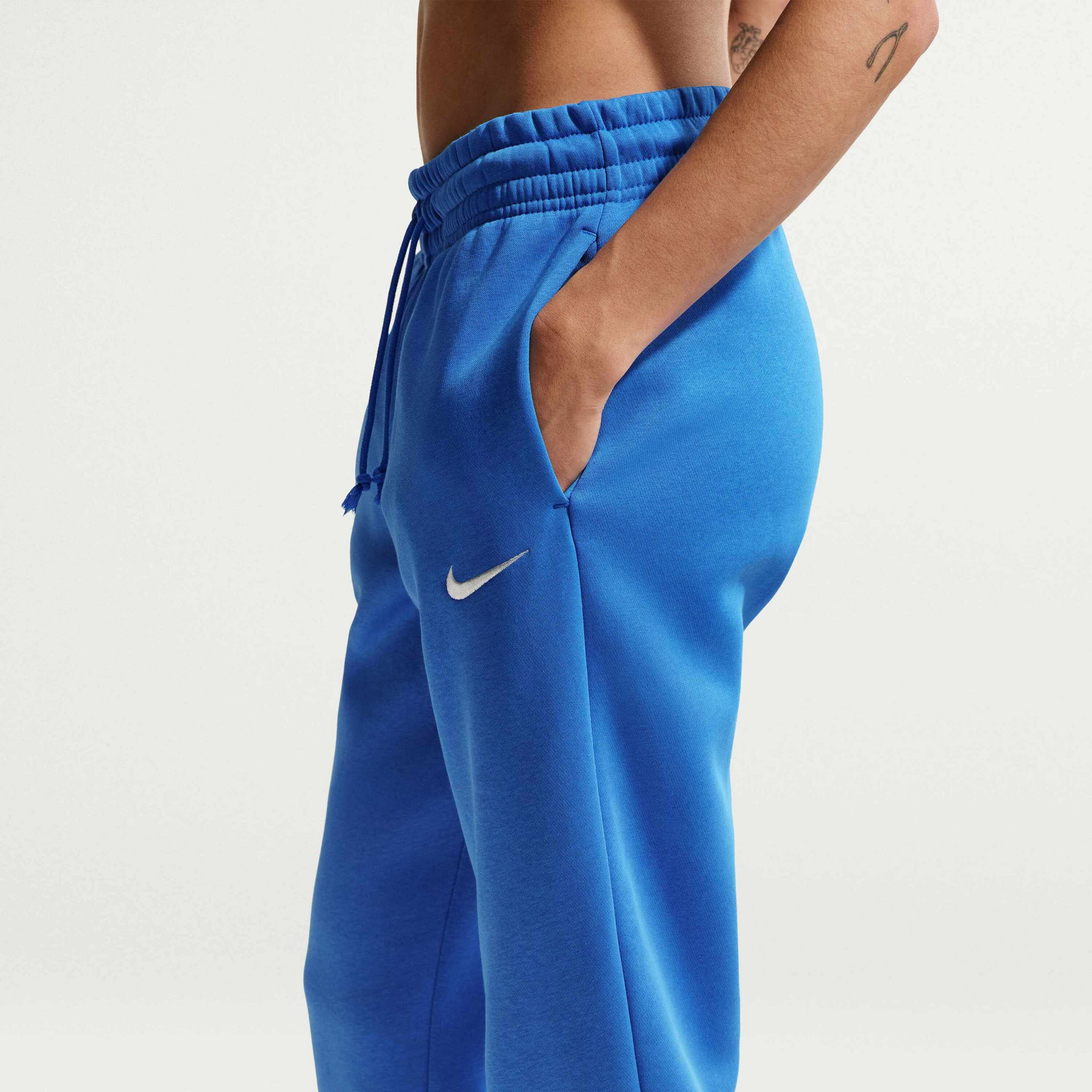 NIKE, Women's Mid-rise Tracksuit Bottoms Sportswear Phoenix Fleece