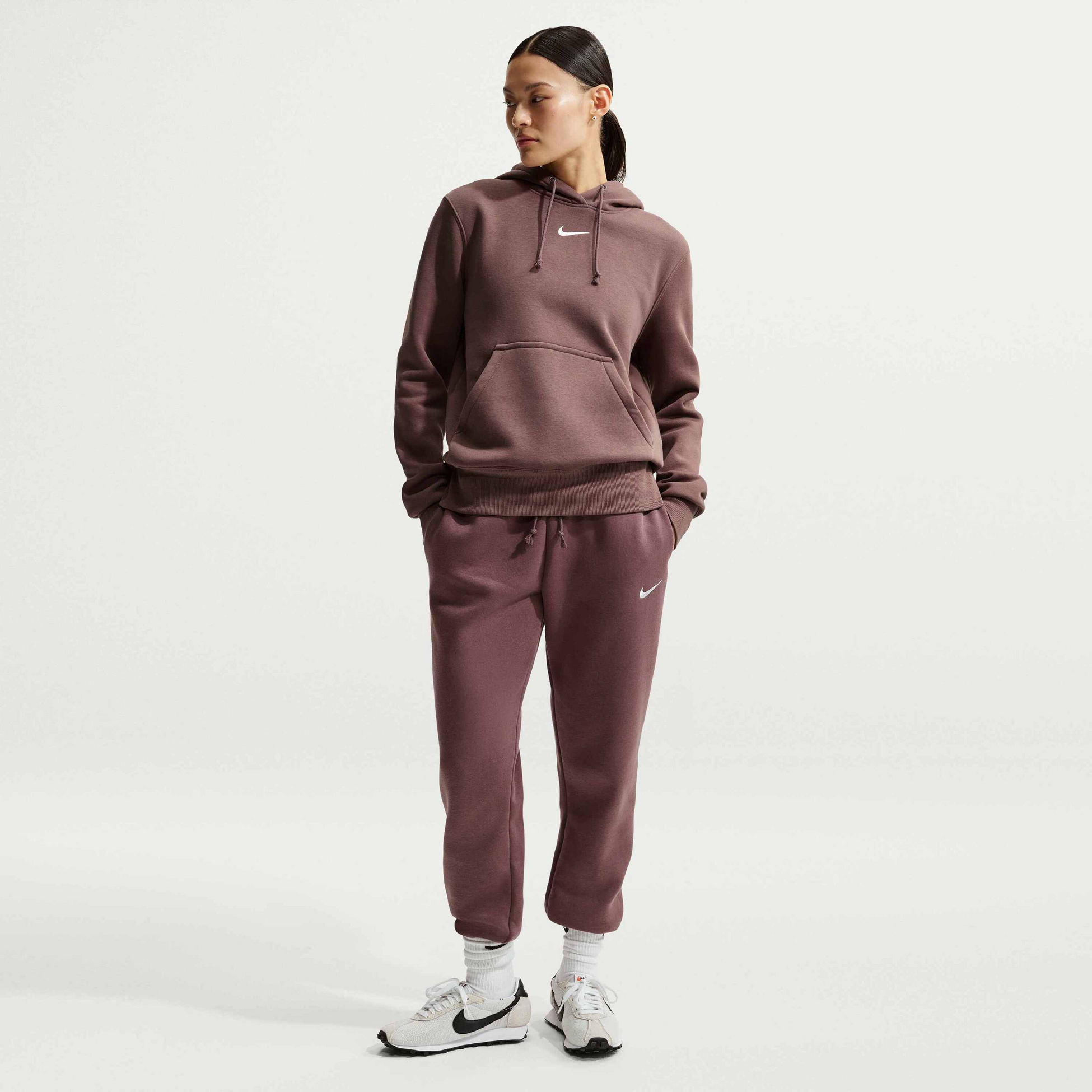 NIKE, Women's Mid-rise Tracksuit Bottoms Sportswear Phoenix Fleece