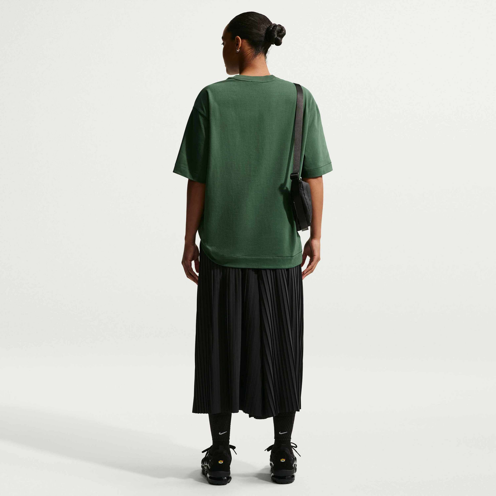 NIKE, Women's Oversized Short-sleeve T-shirt Sportswear