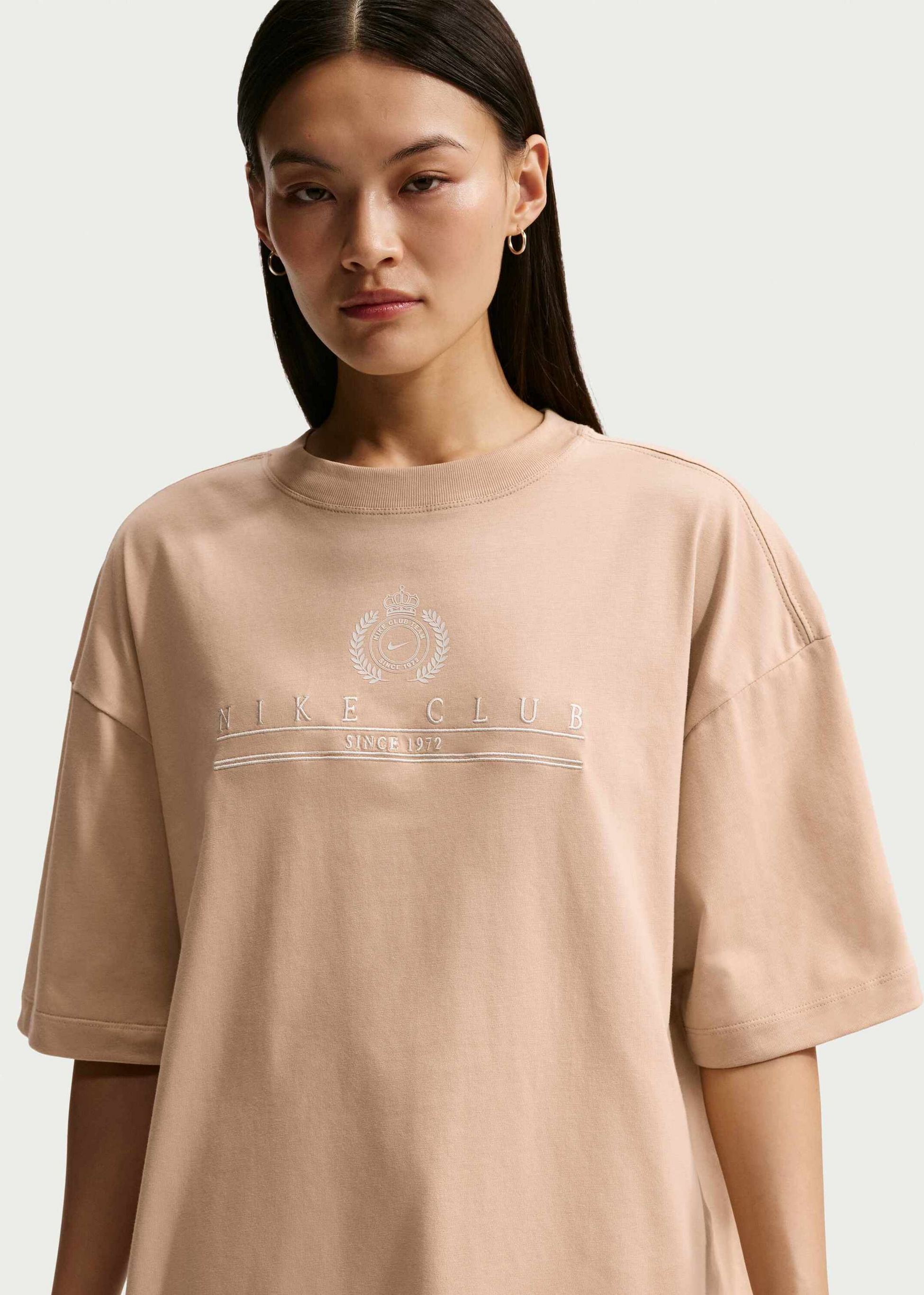 NIKE, Women's Oversized Short-sleeve T-shirt Sportswear