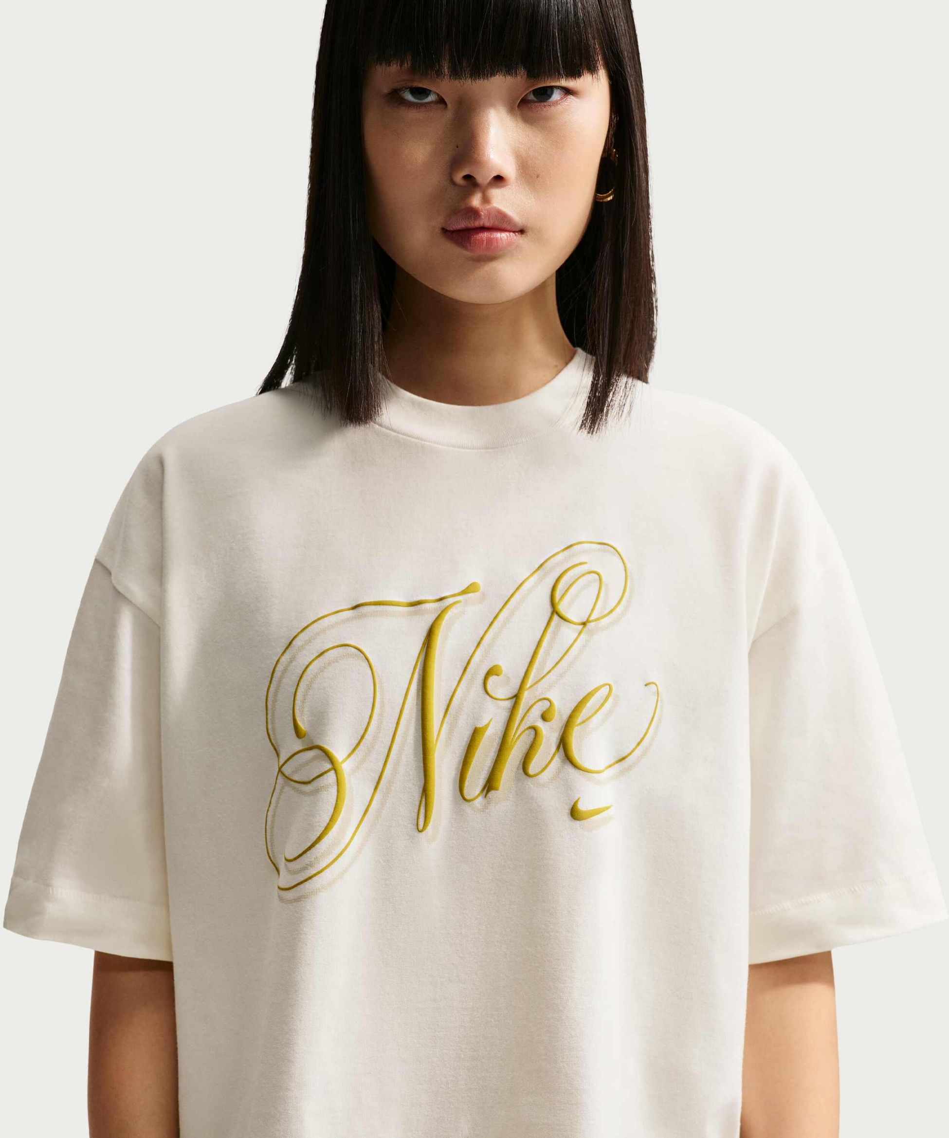 NIKE, Women's Oversized Short-sleeve T-shirt Sportswear