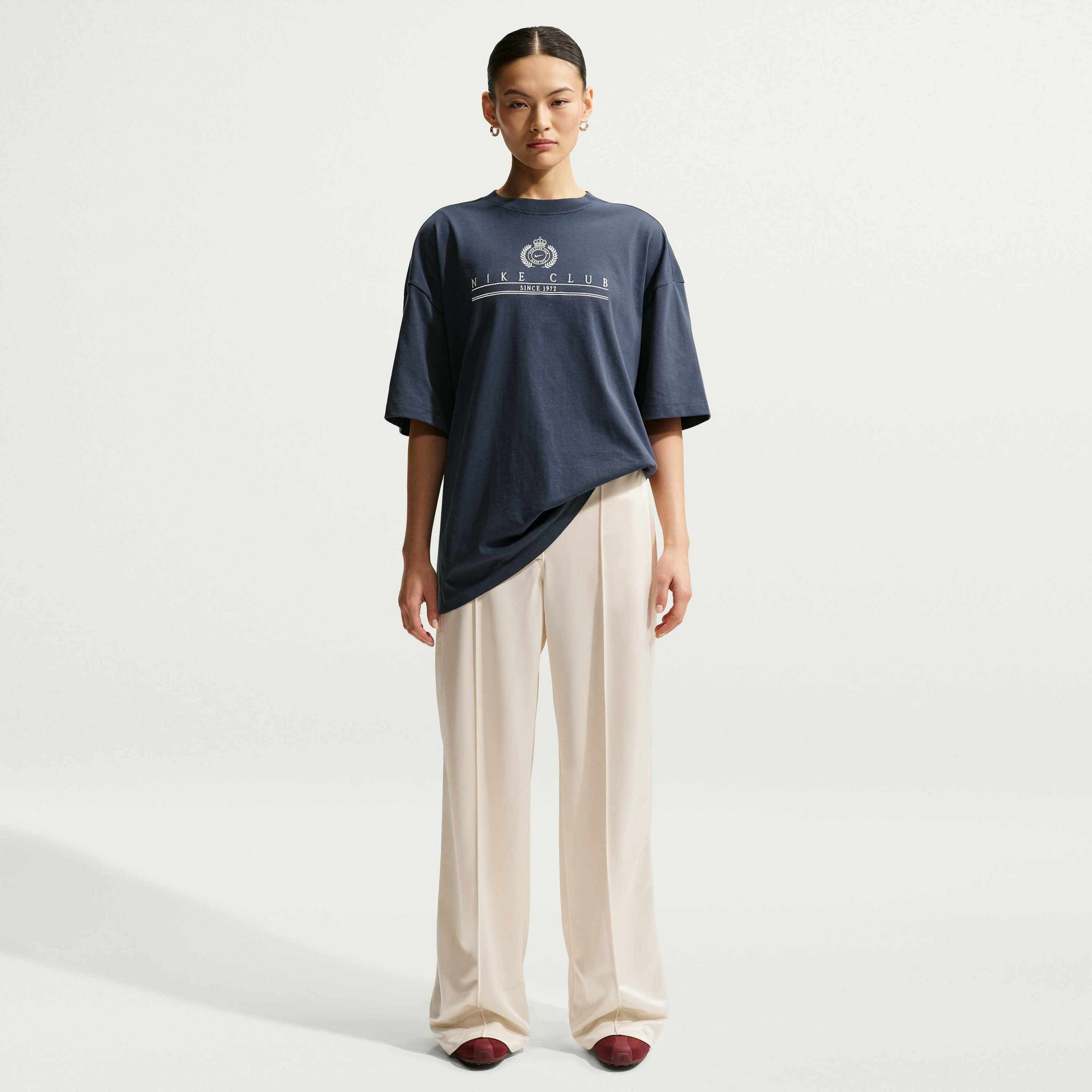 NIKE, Women's Oversized Short-sleeve T-shirt Sportswear