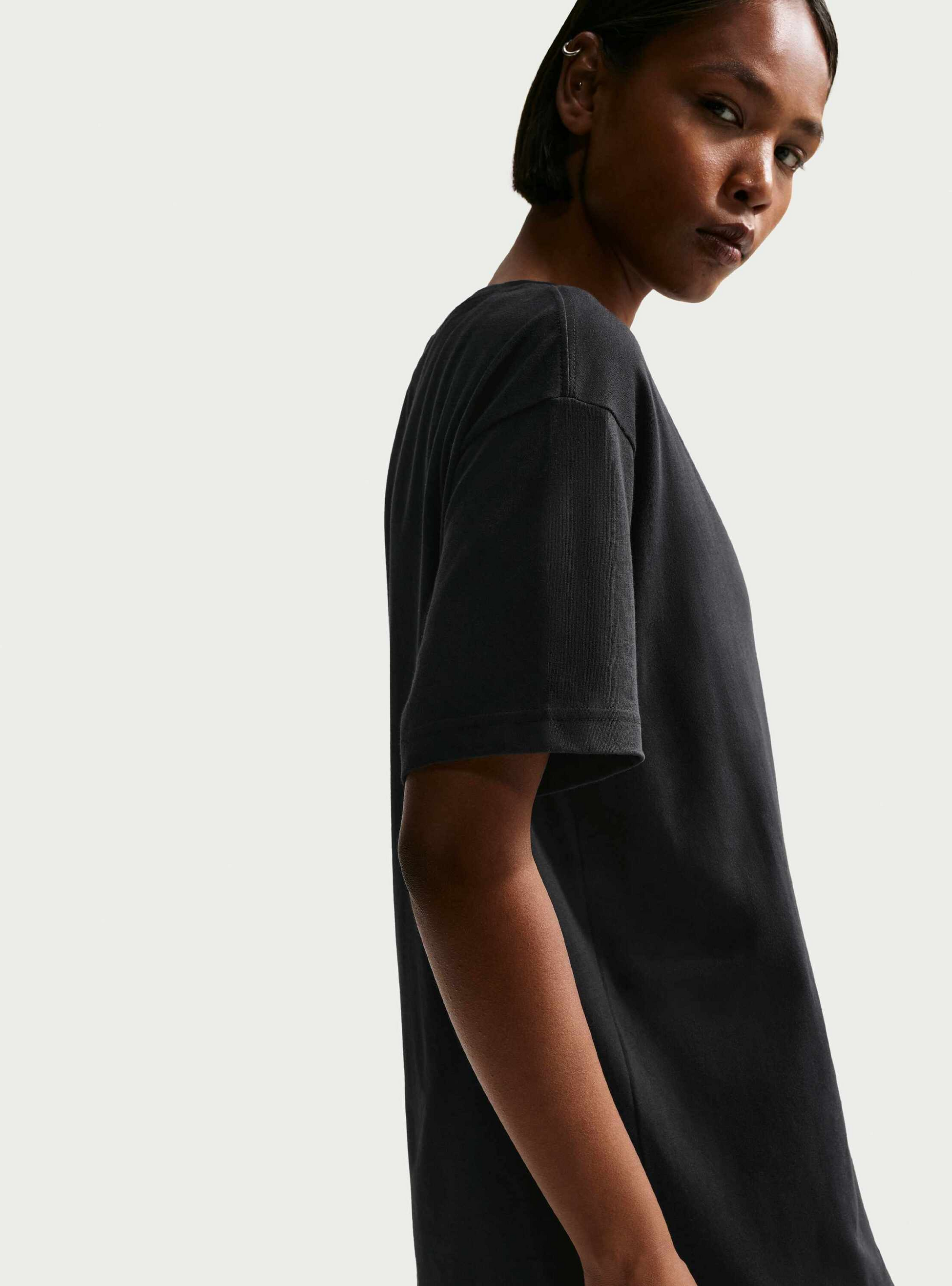 NIKE, Women's Oversized T-shirt Sportswear Classic