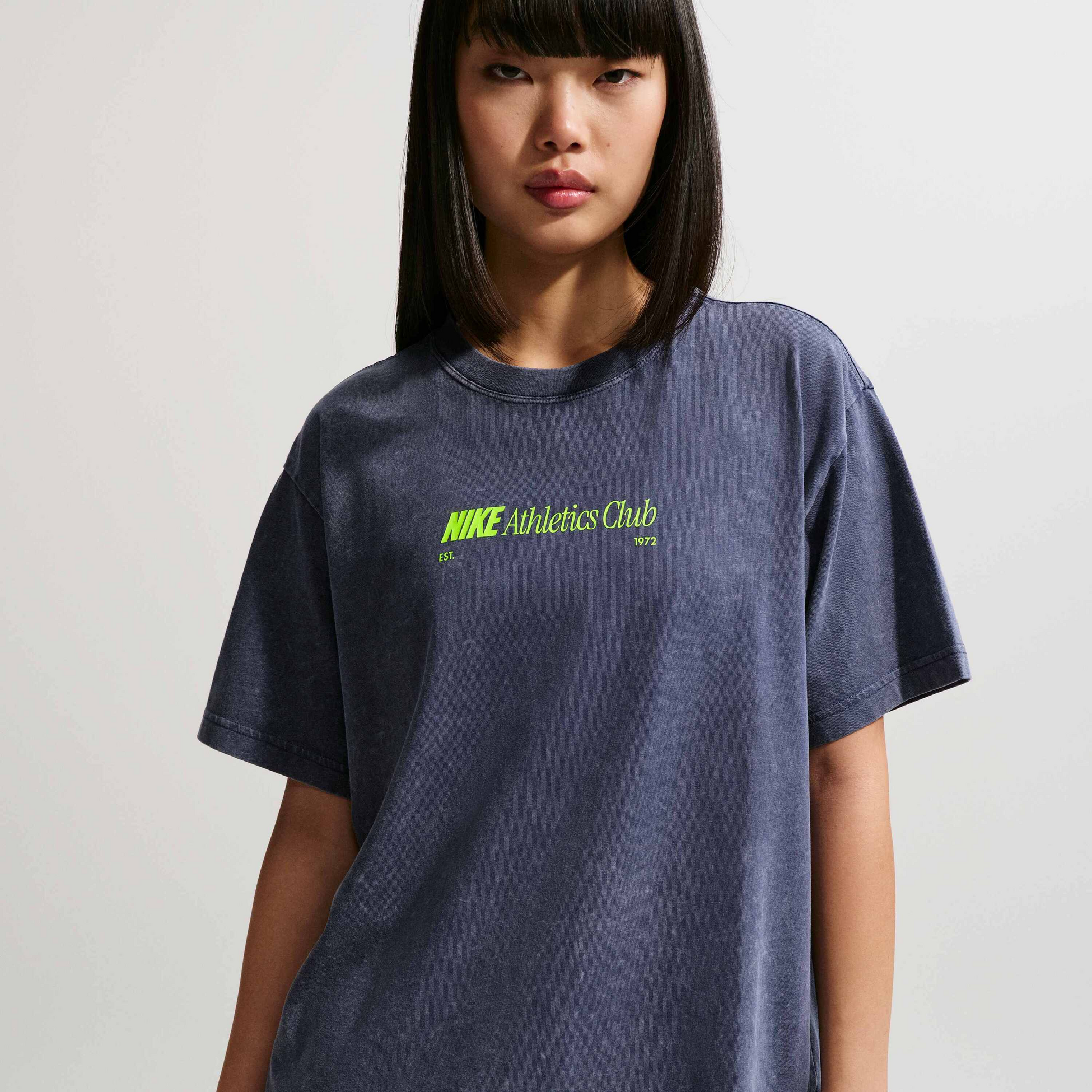 NIKE, Women's Oversized T-shirt Sportswear Classic
