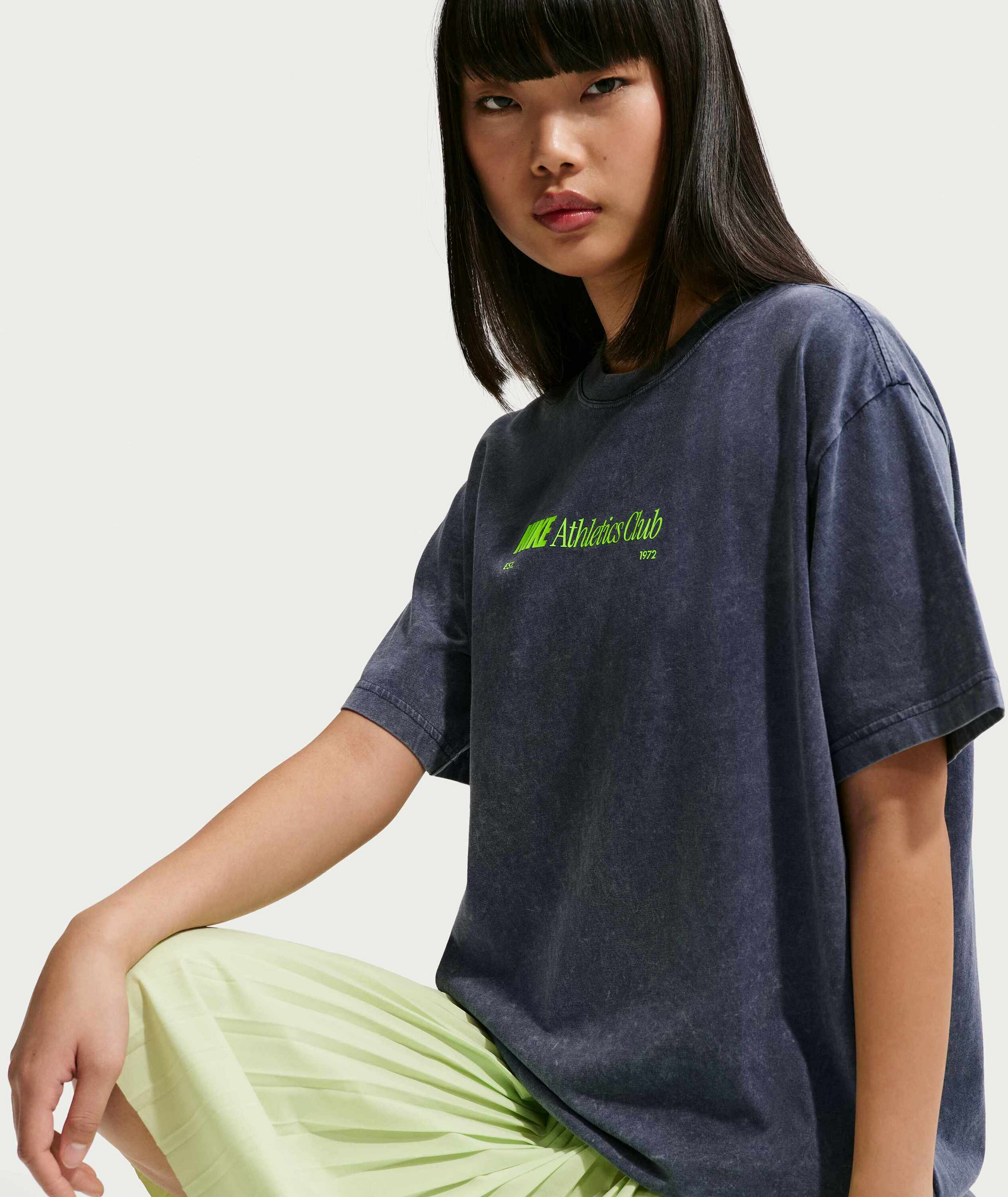 NIKE, Women's Oversized T-shirt Sportswear Classic