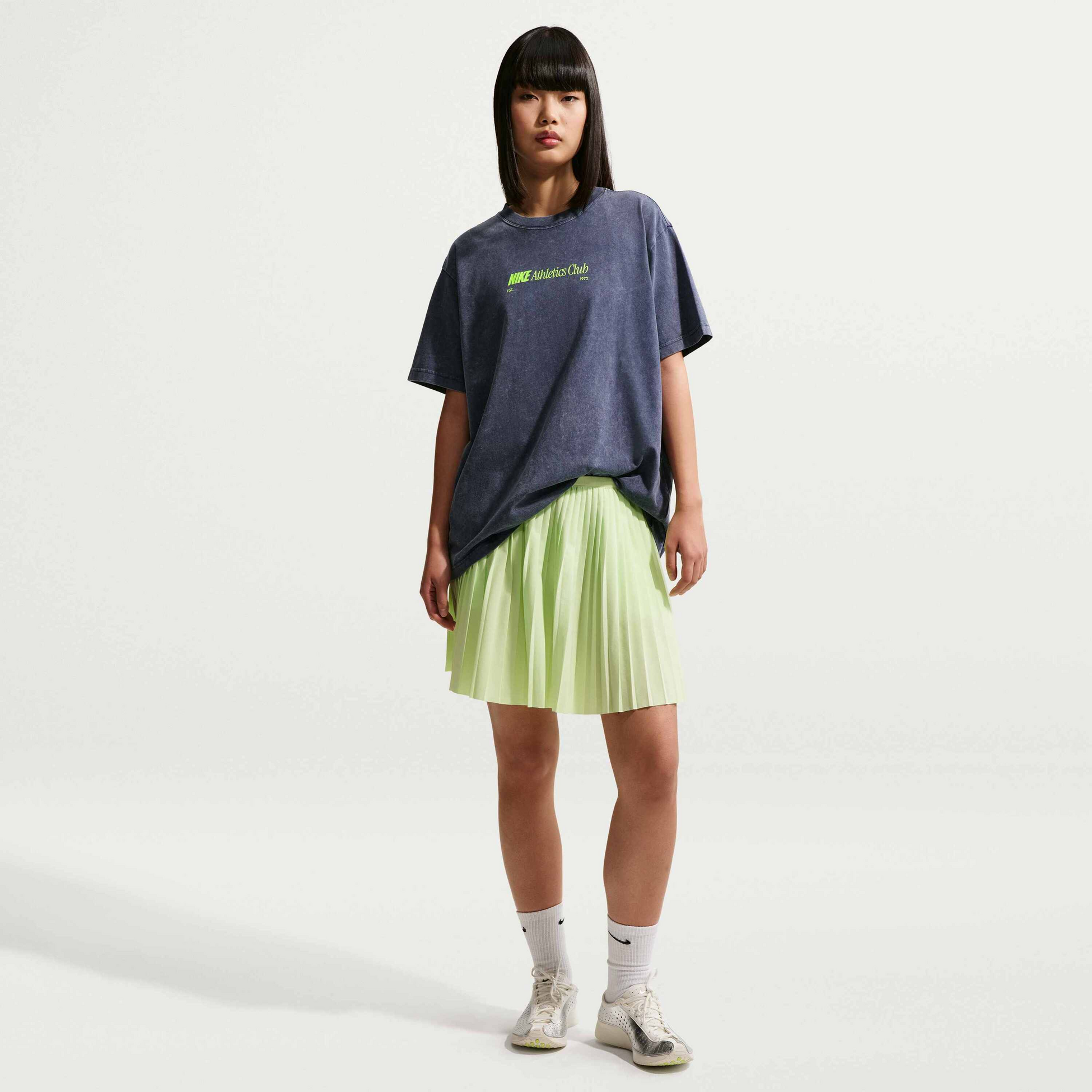 NIKE, Women's Oversized T-shirt Sportswear Classic