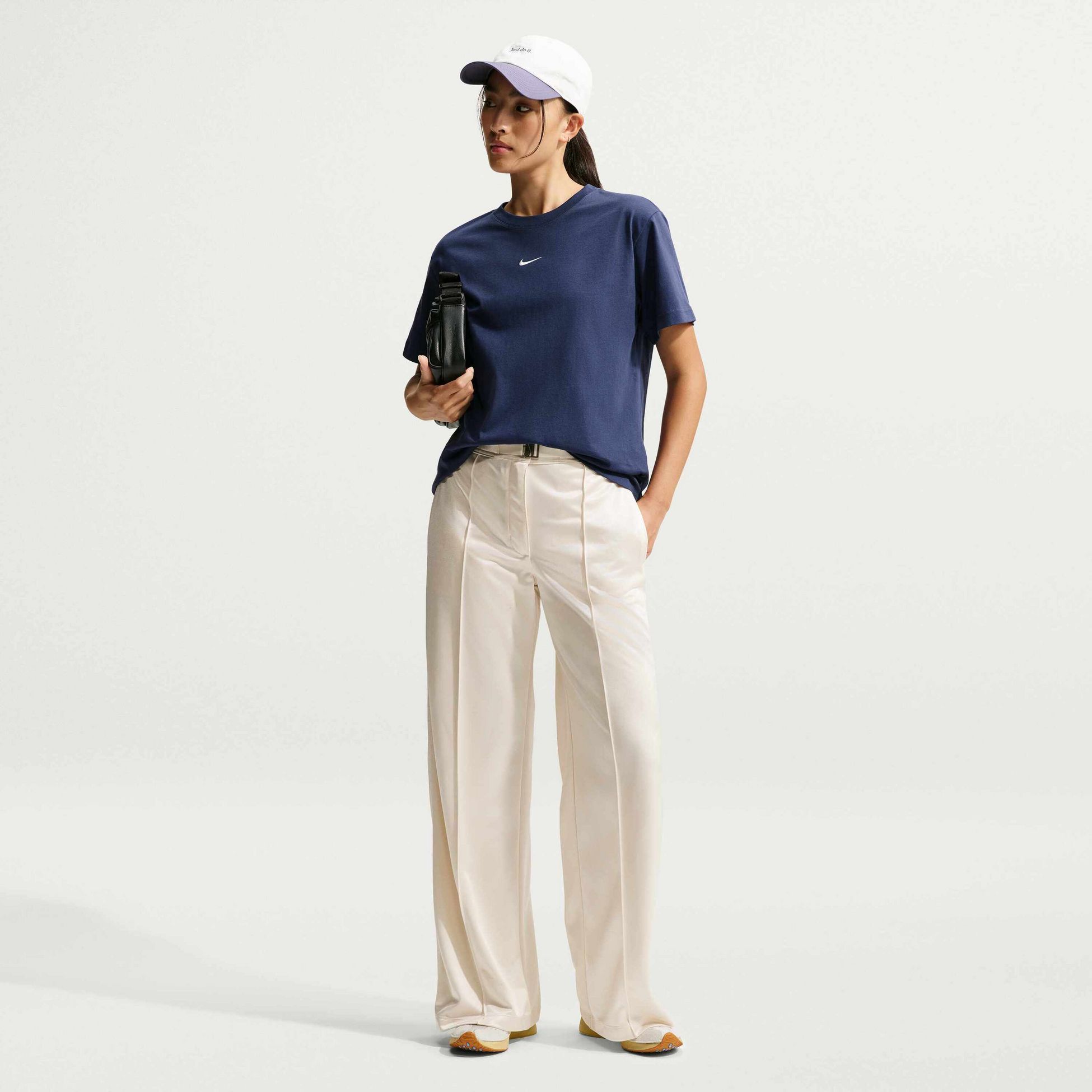 NIKE, Women's Oversized T-shirt Sportswear Classic